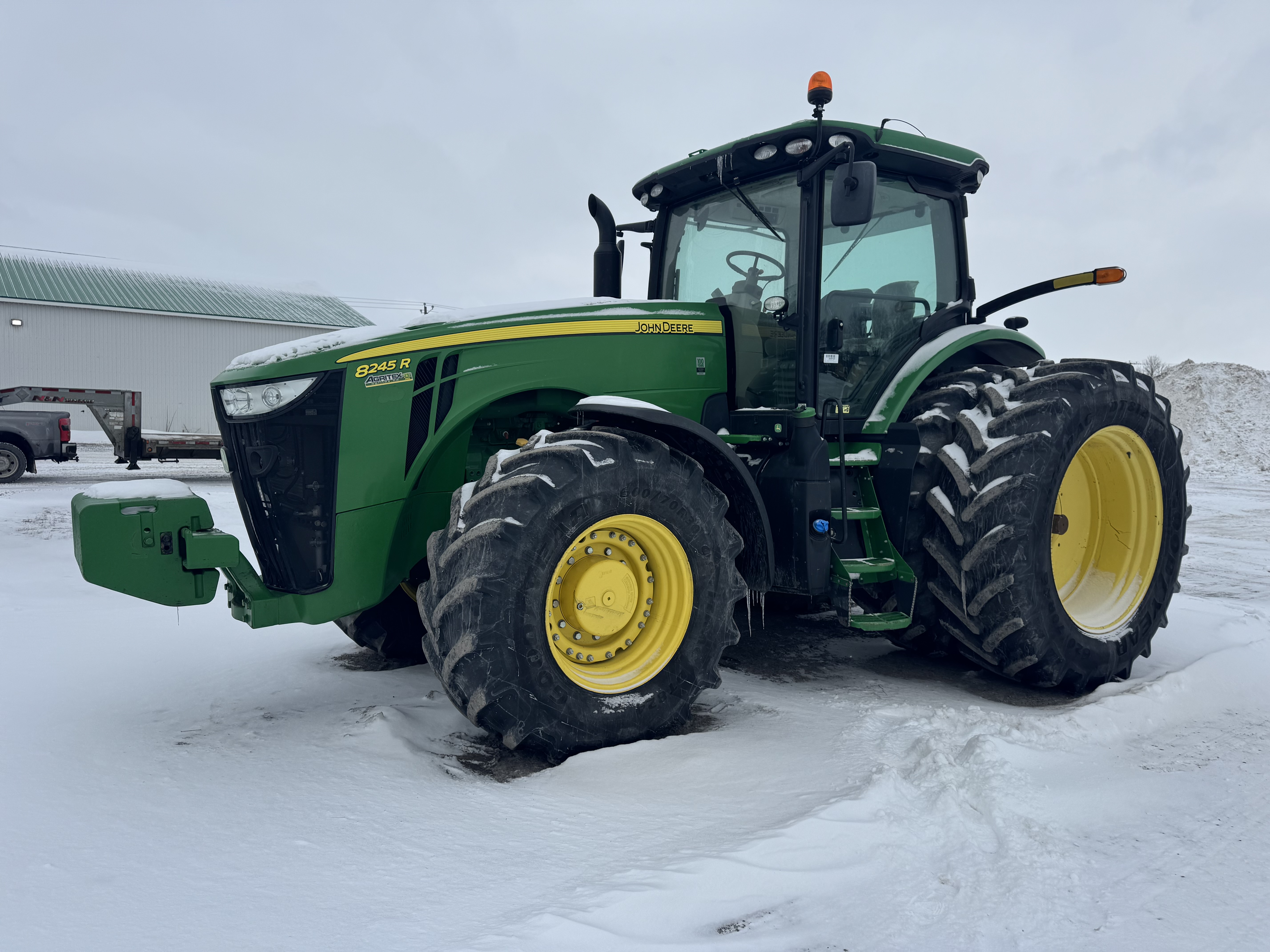 John Deere 8245R