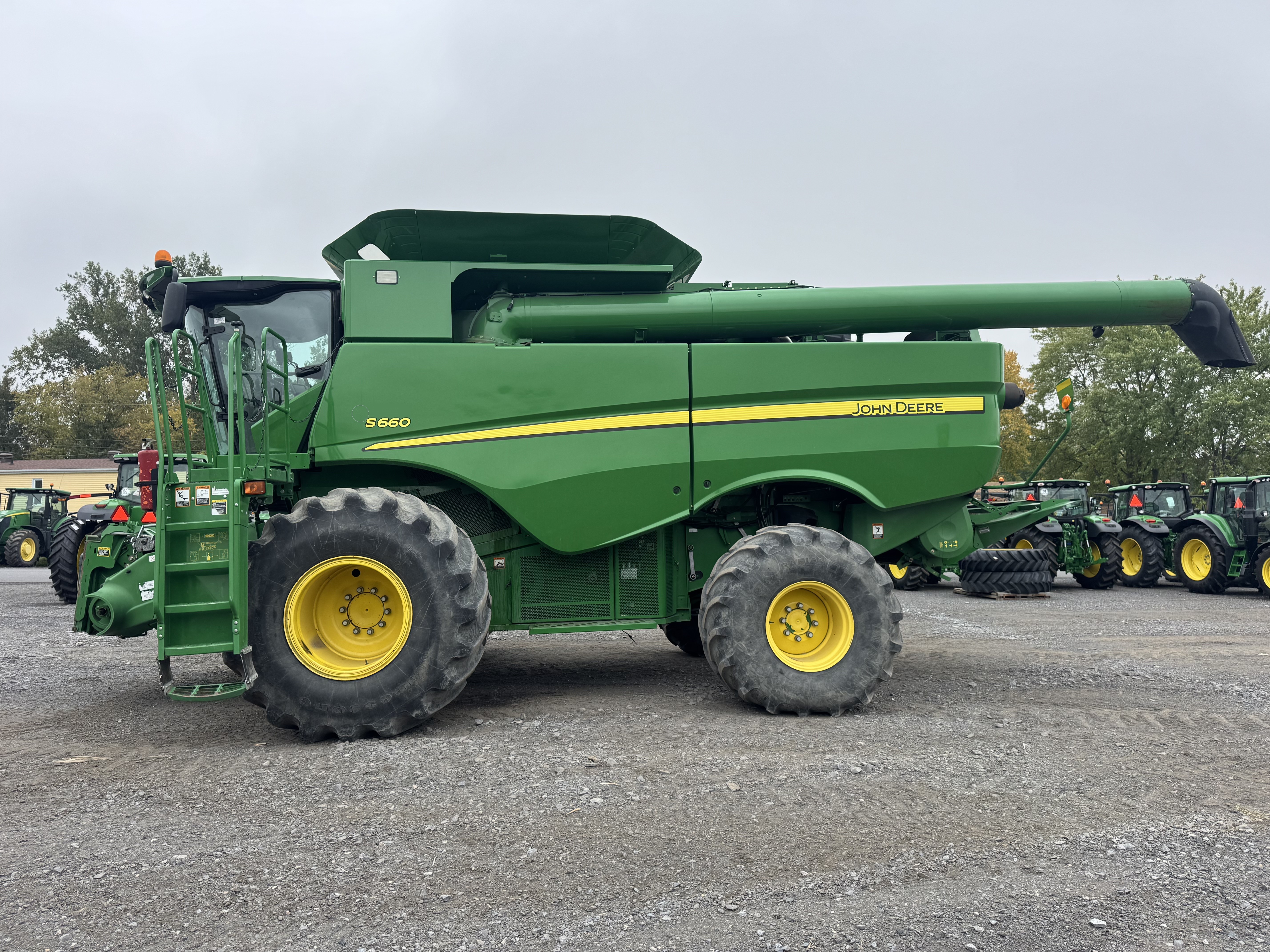 John Deere S660