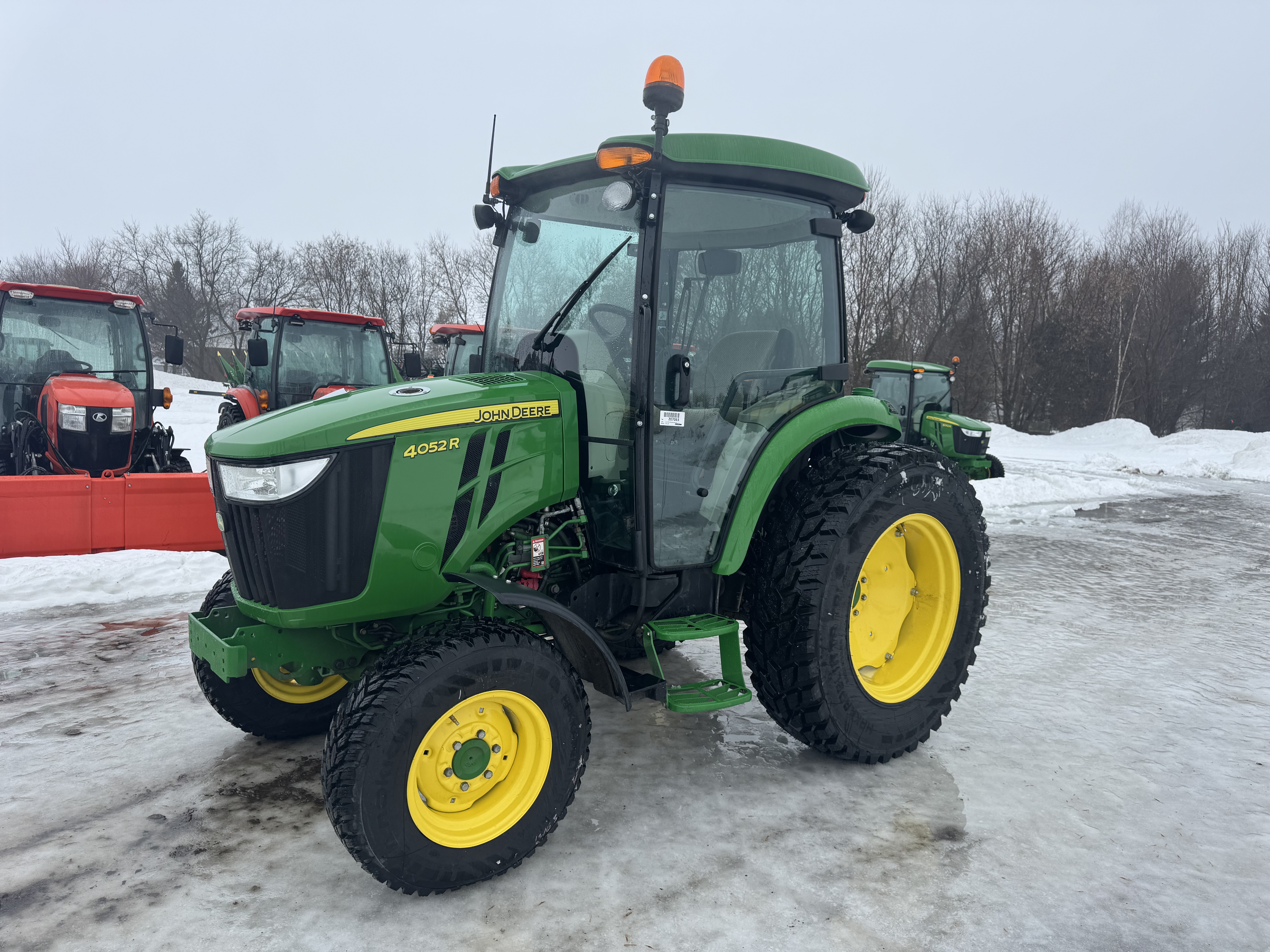 John Deere 4052R NOKIAN    