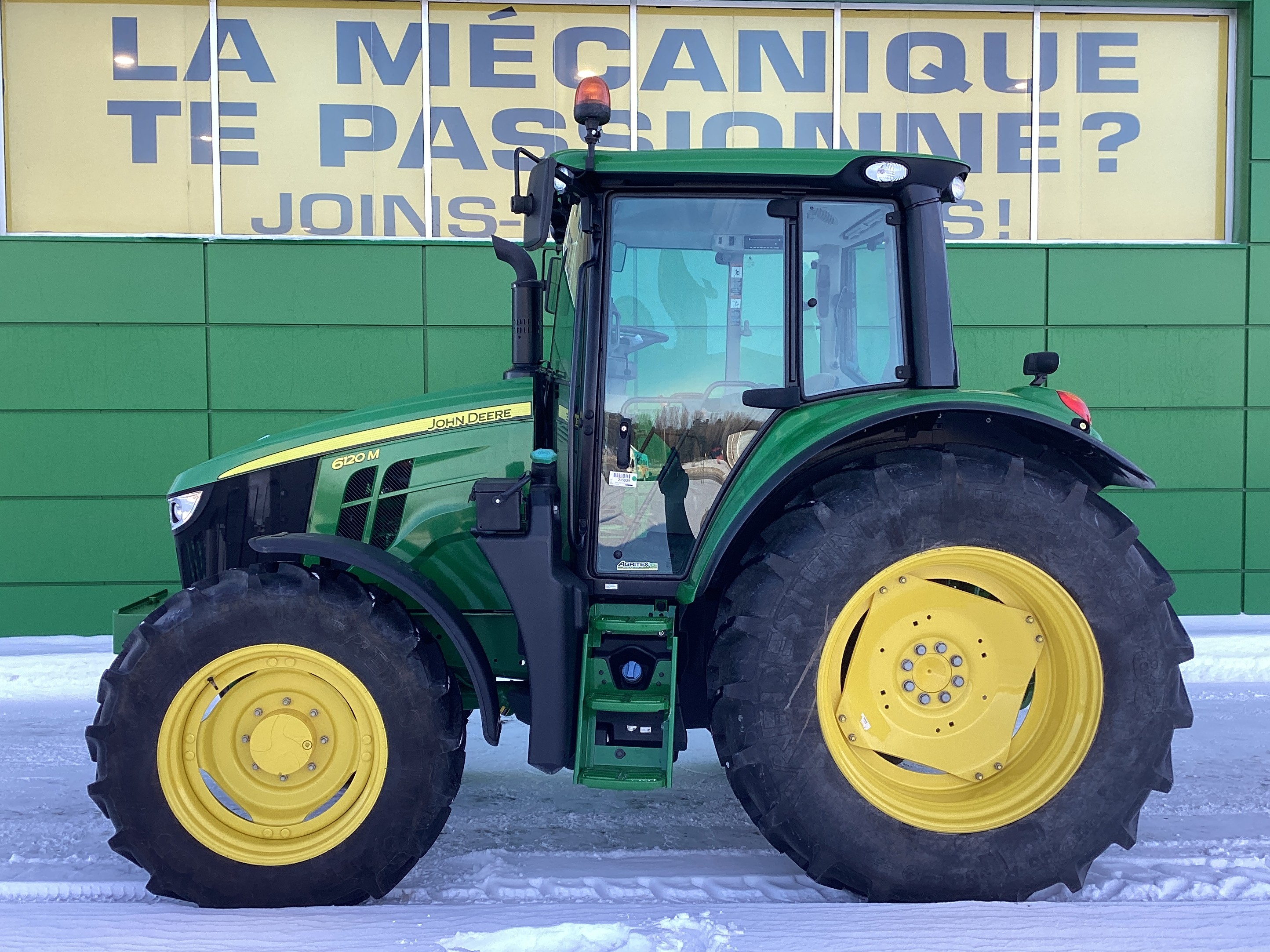 John Deere 6120M