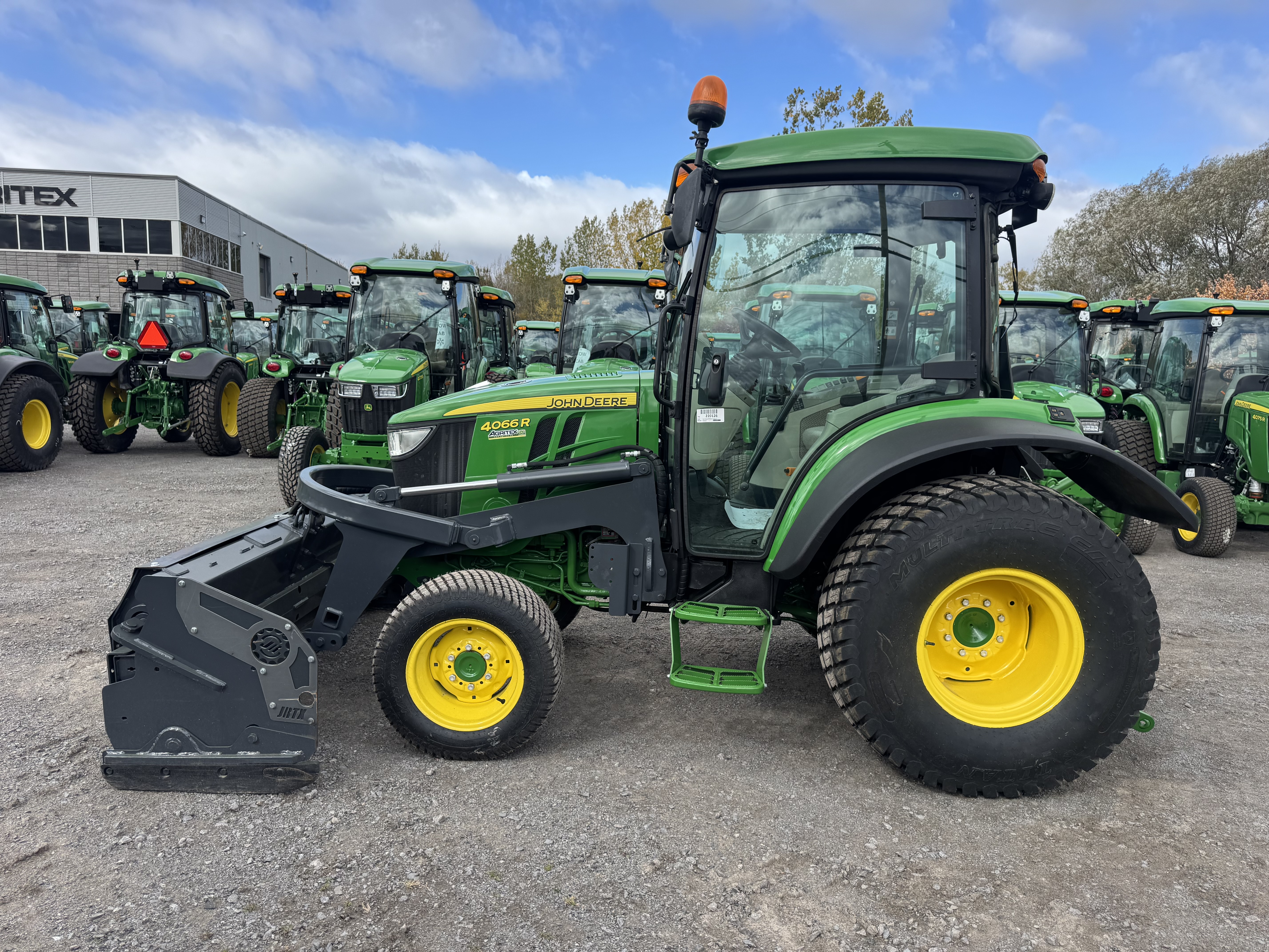 John Deere 4066R TURF JRTX    