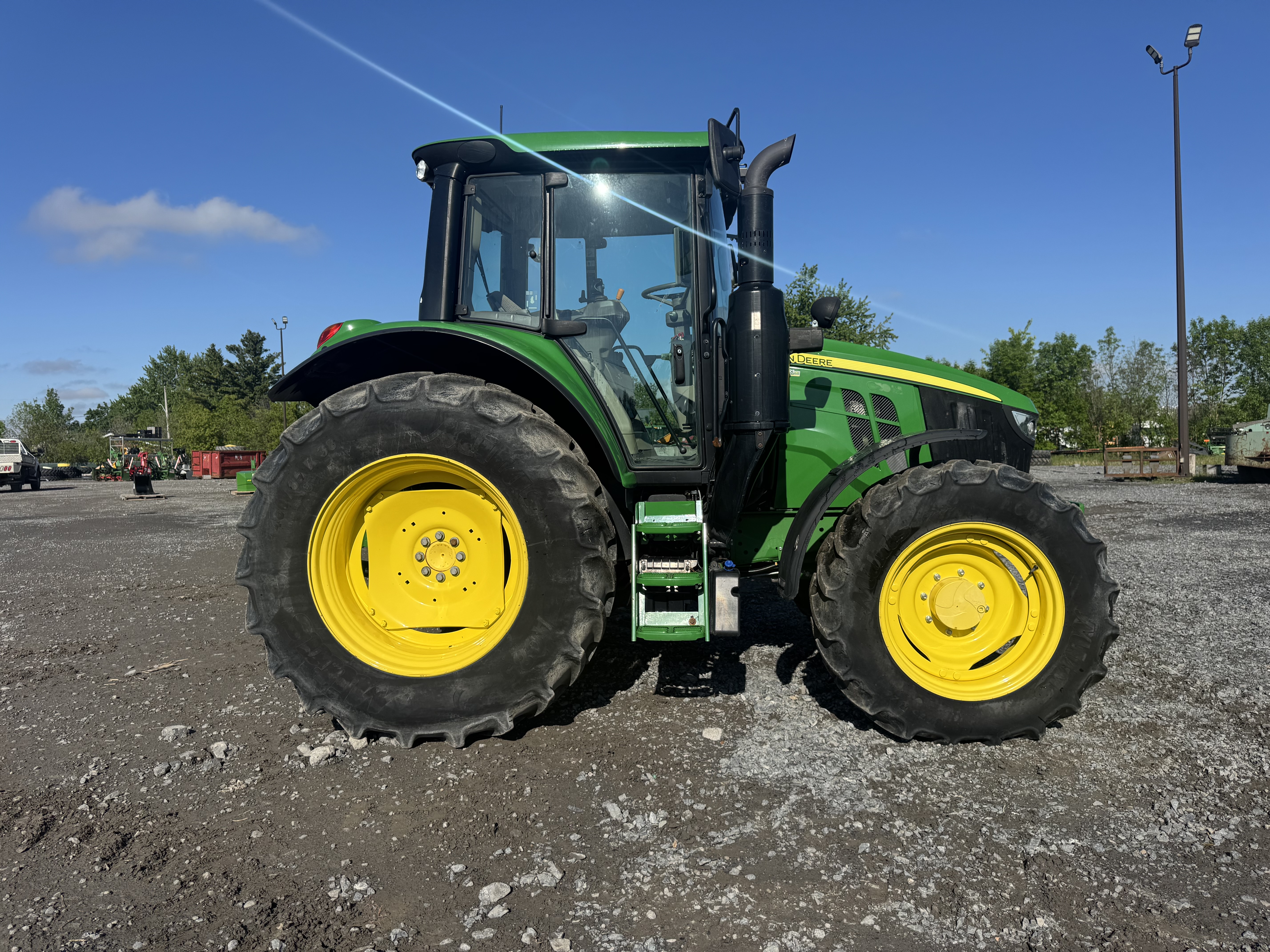 John Deere 6110M