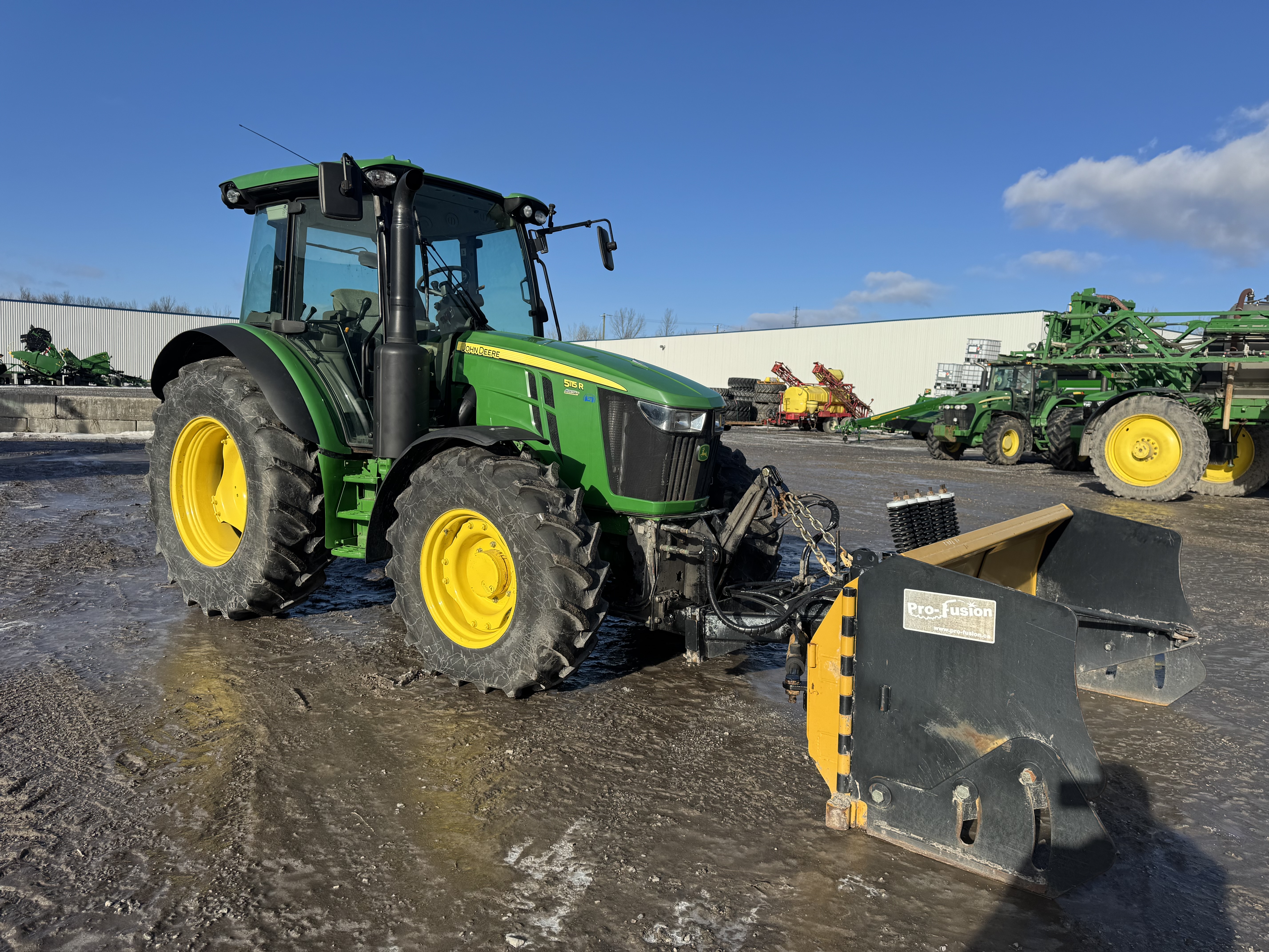 John Deere 5115R  GRATTE