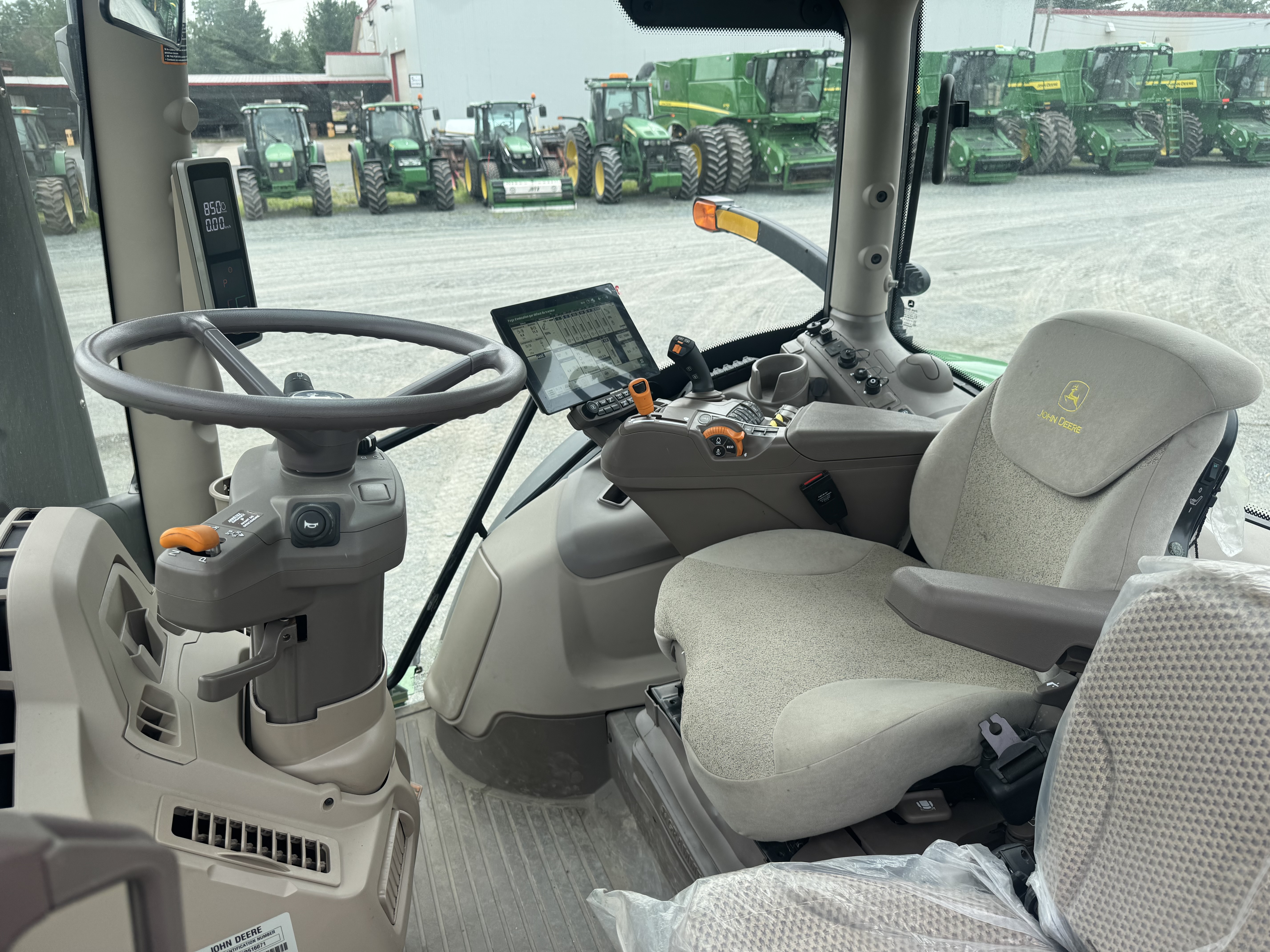 John Deere 6R 215 FRT HITCH PTO   