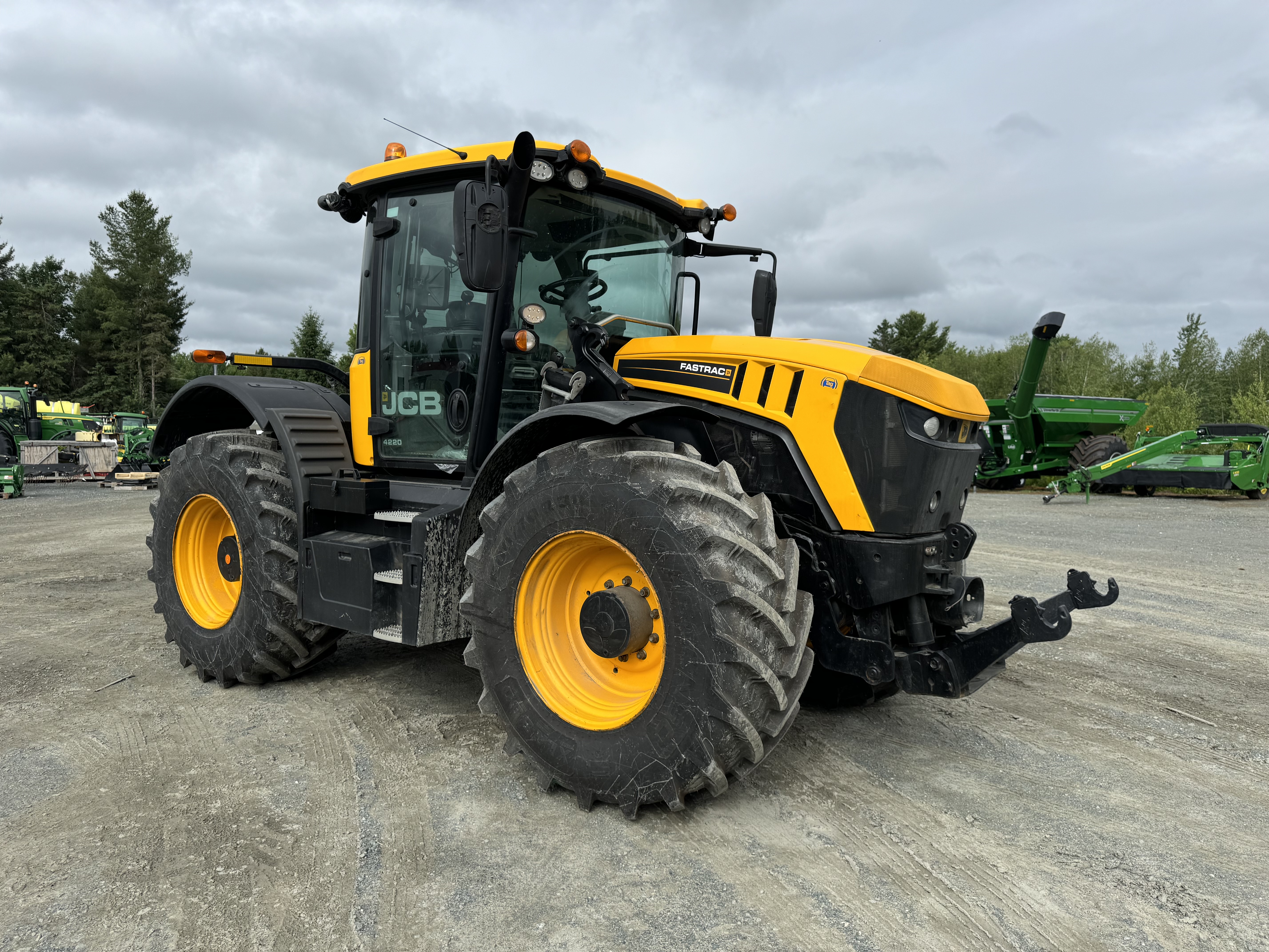 JCB 4220 FRONT HITCH PTO 