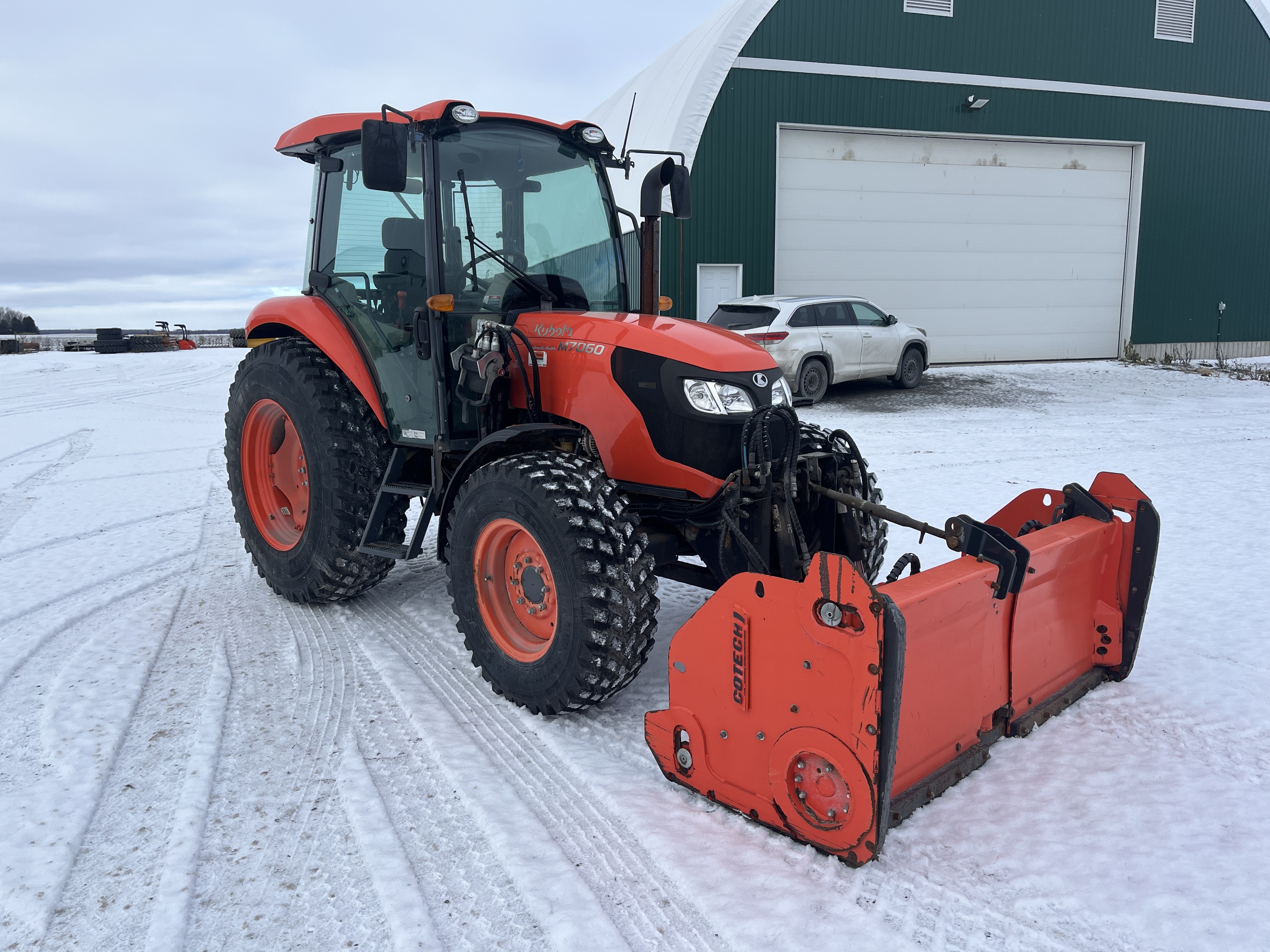 Kubota M7060 NOKIAN GRATTE