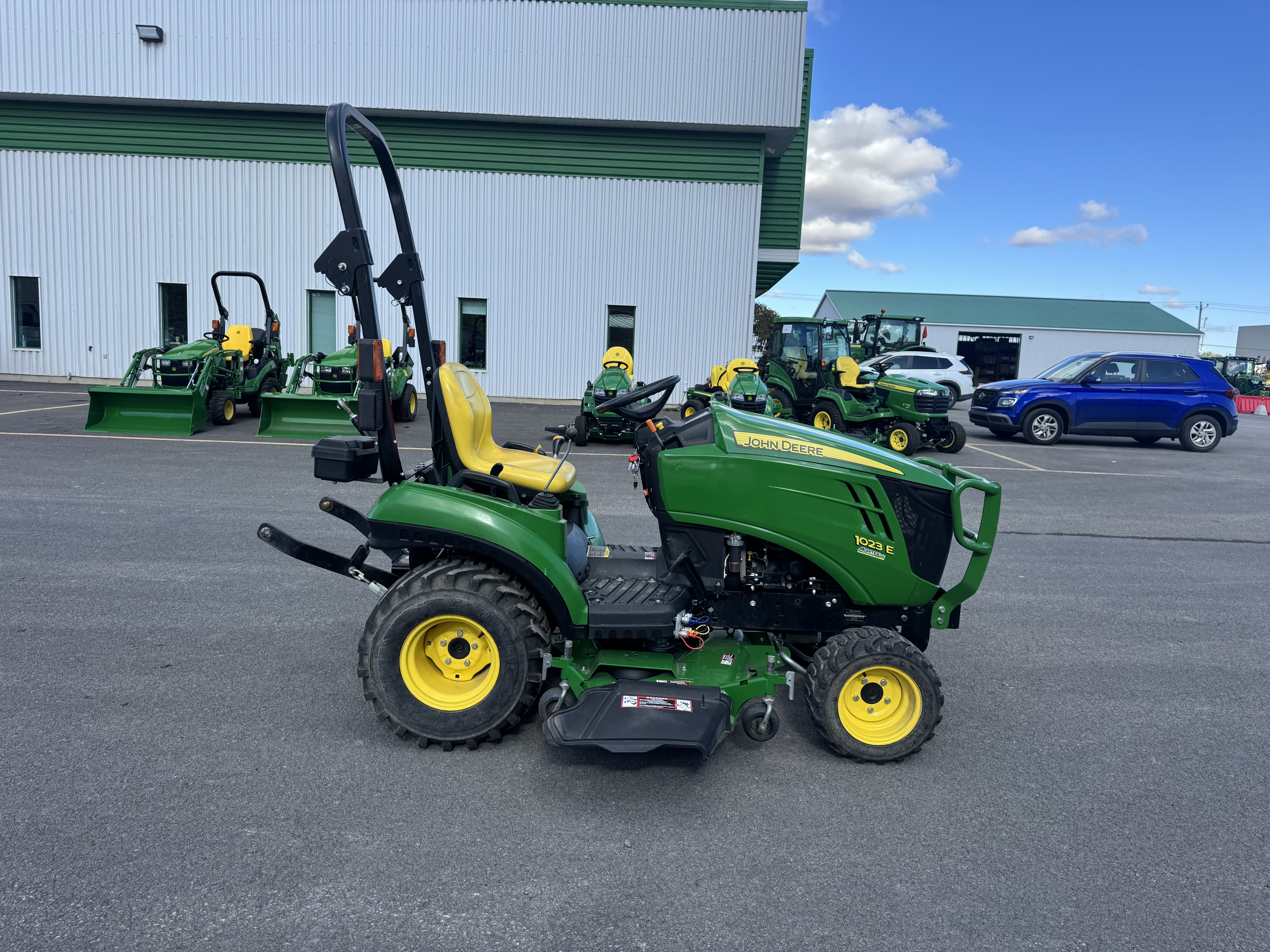 John Deere 1023E