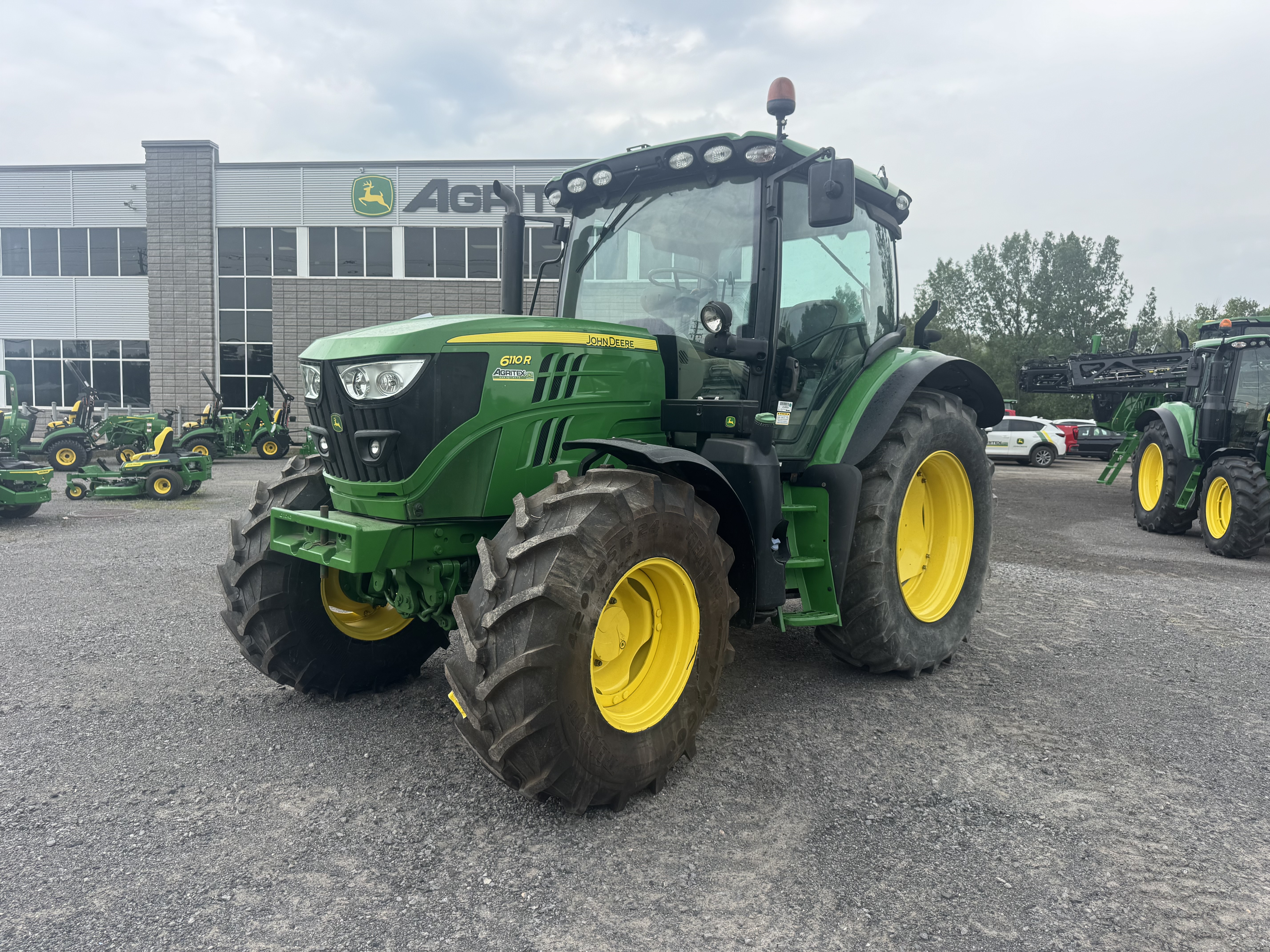 John Deere 6110R 