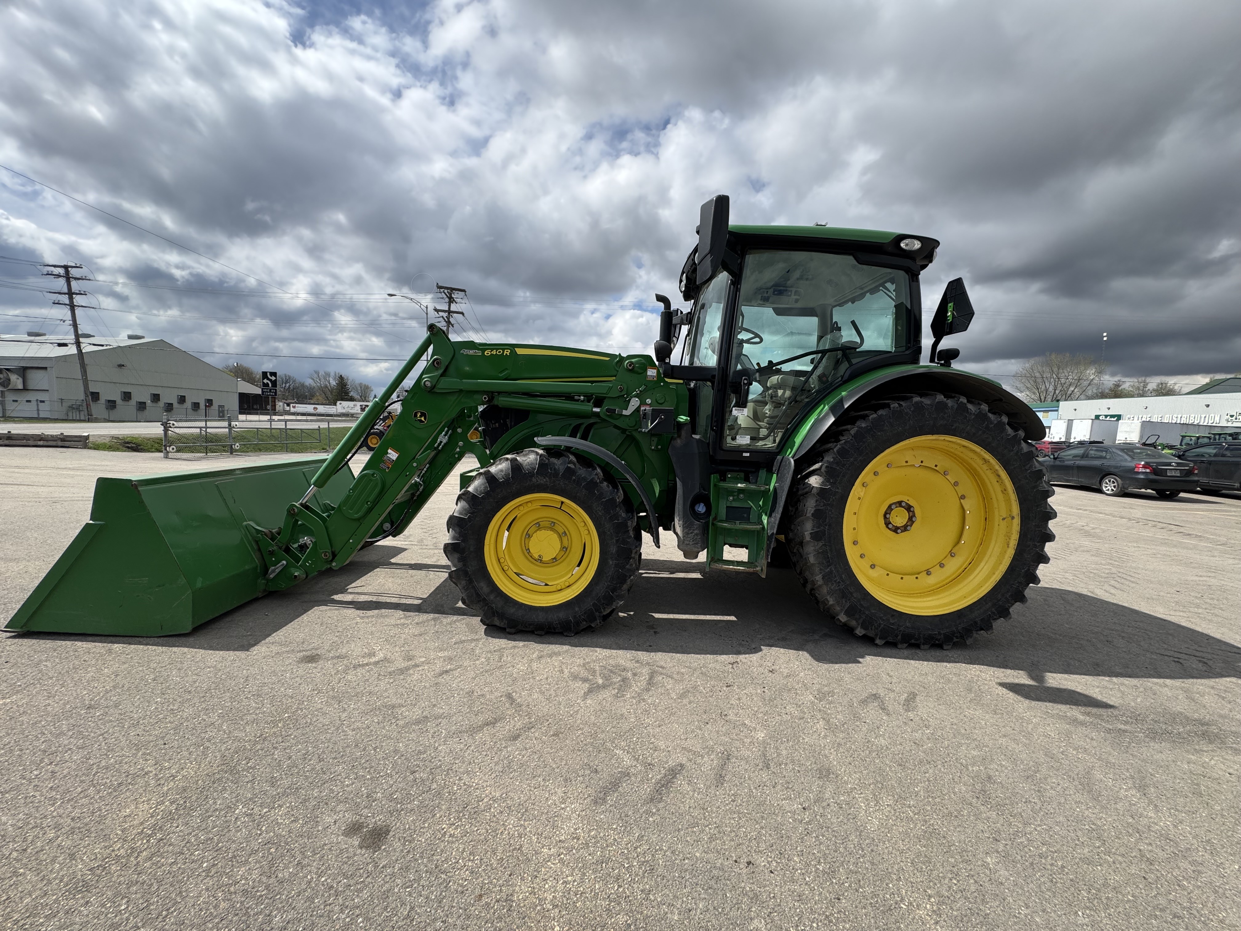 John Deere 6130R  