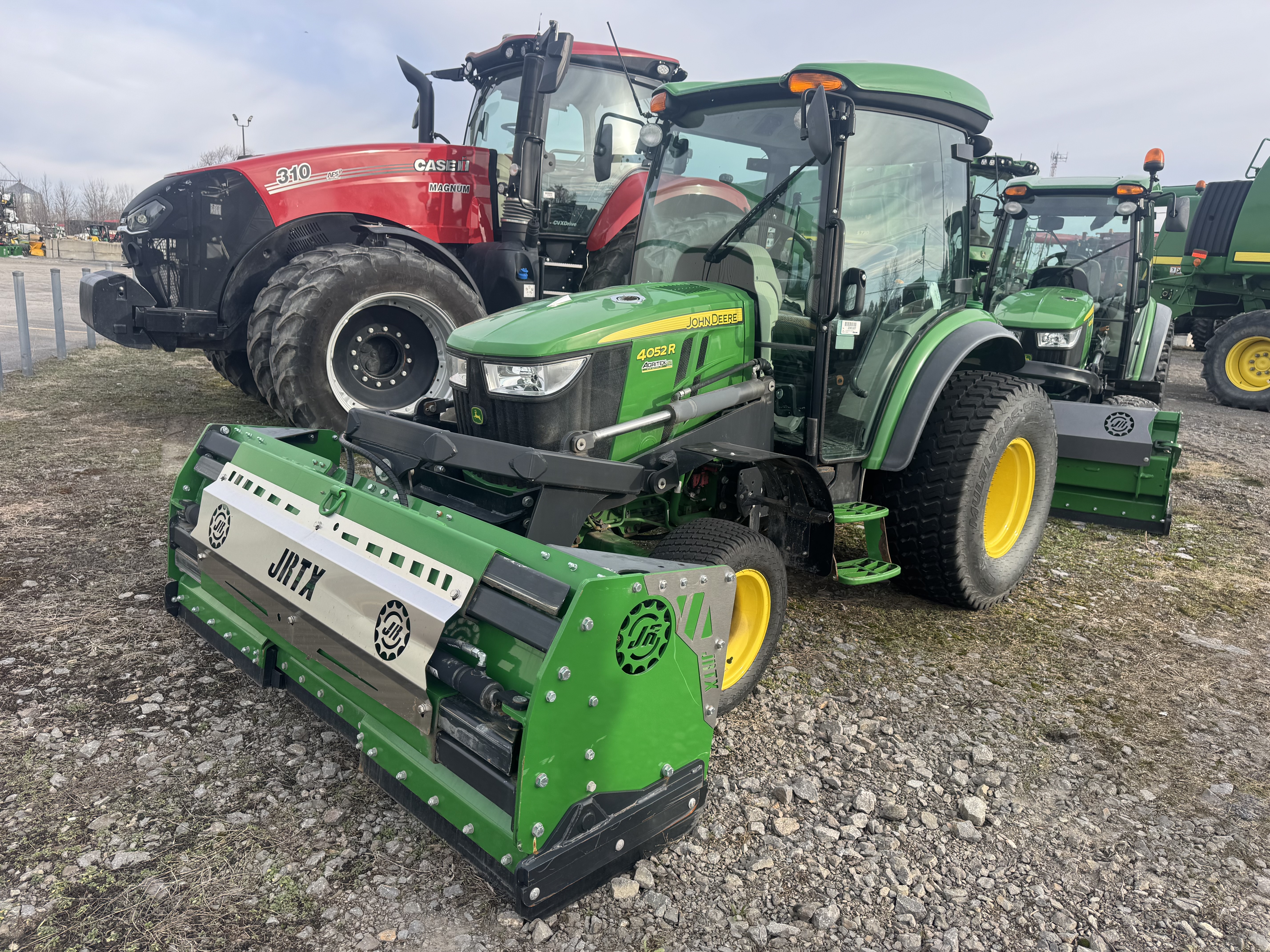 John Deere 4052R GRATTE TURF    