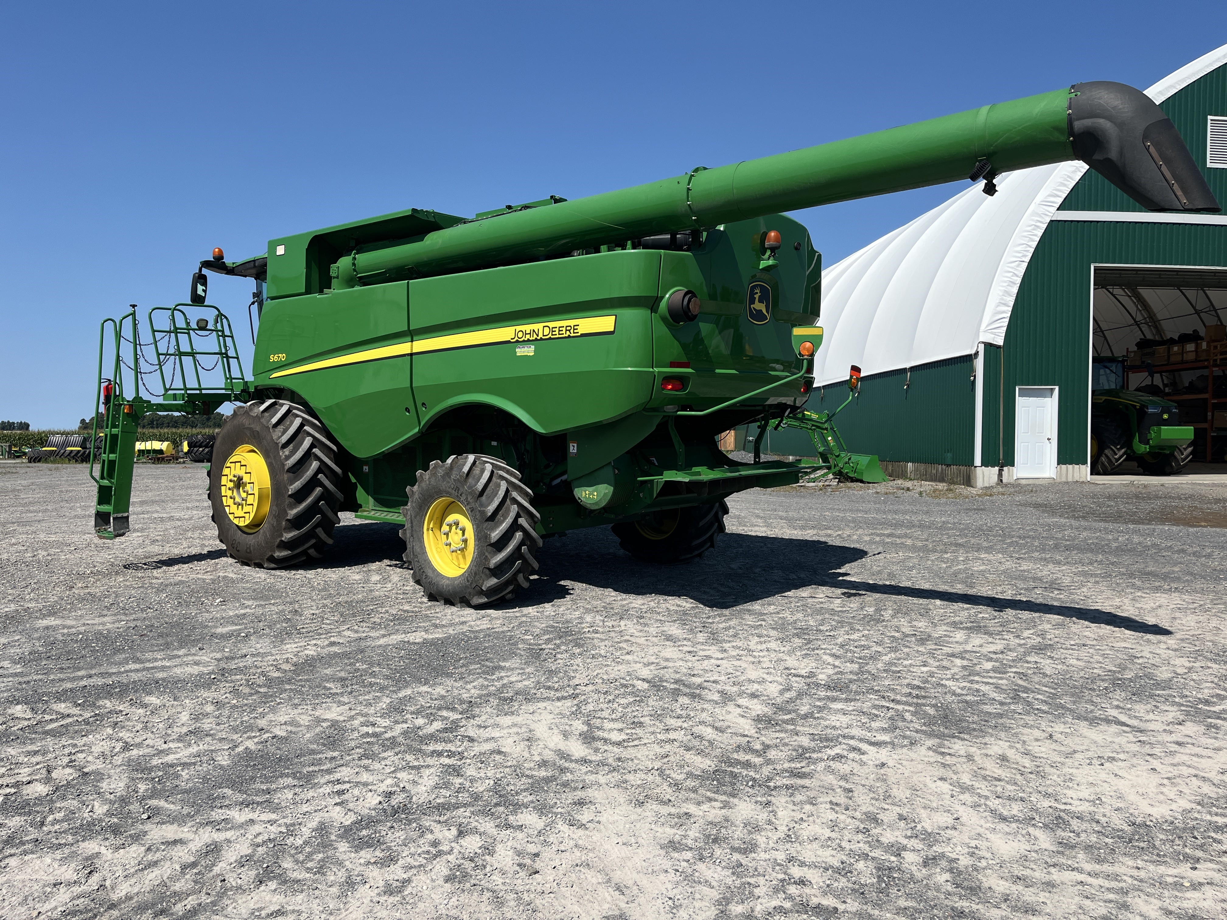 John Deere S670