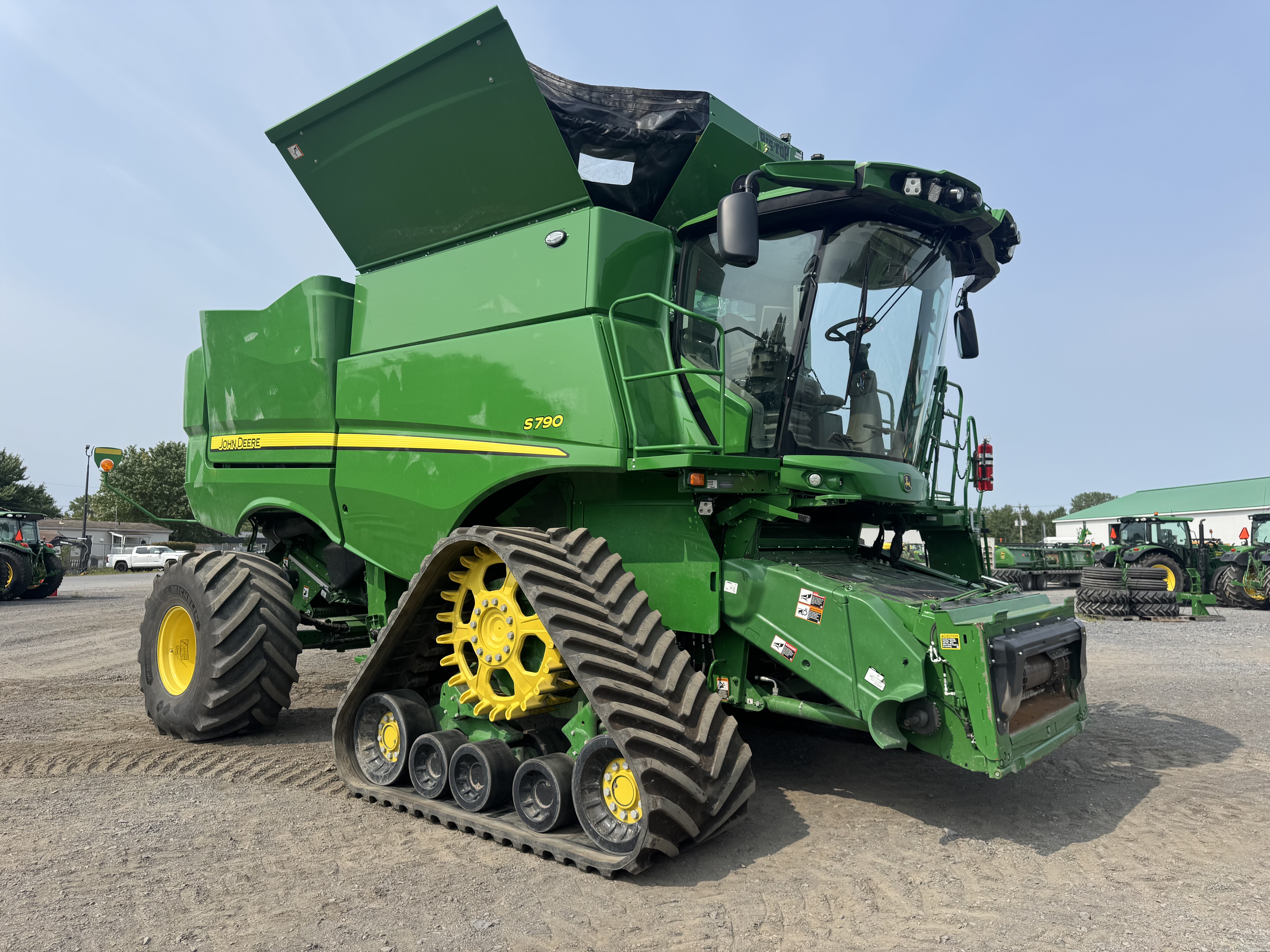 John Deere S790 track