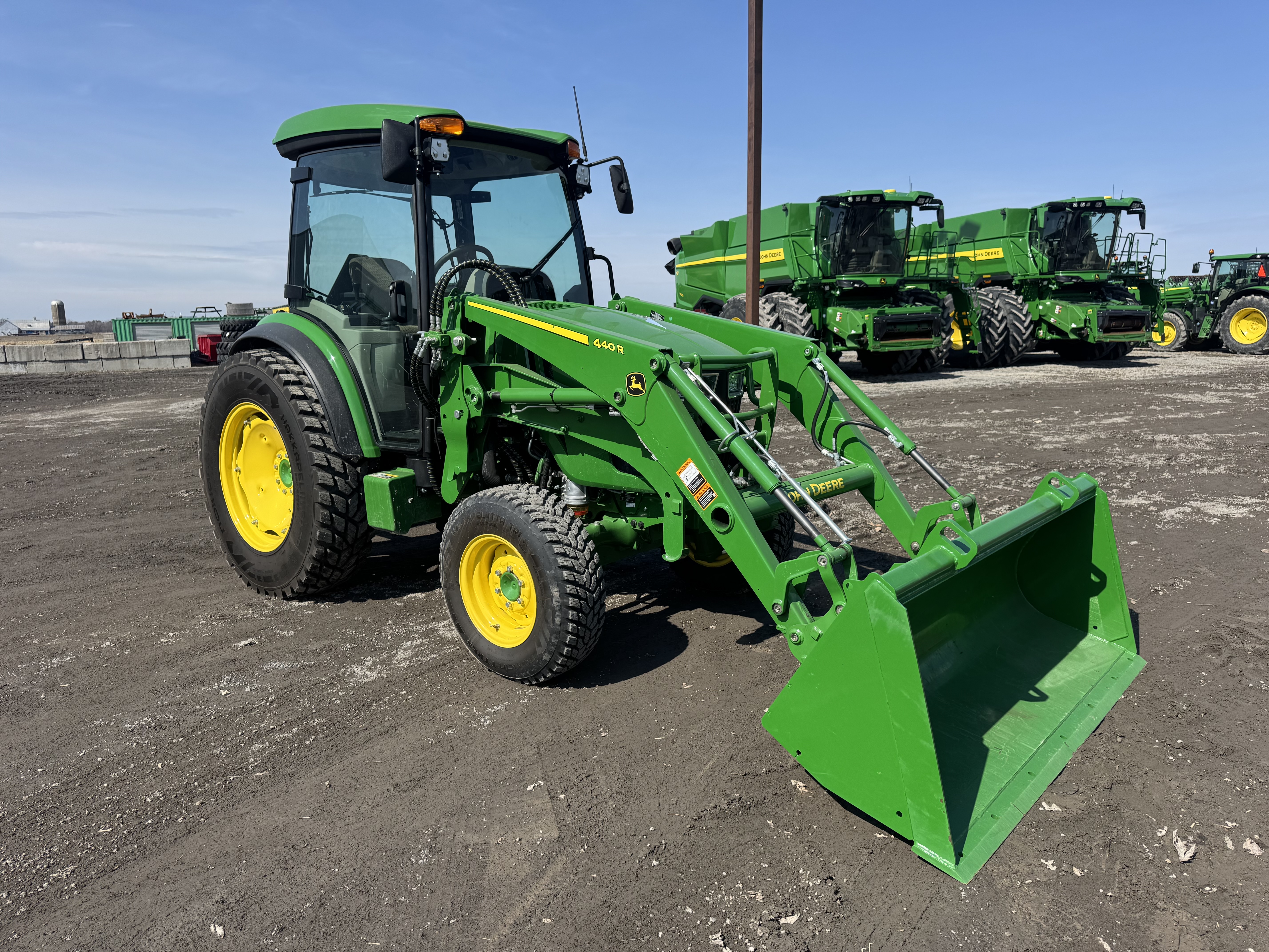 John Deere 4075R NOKIAN LOADER