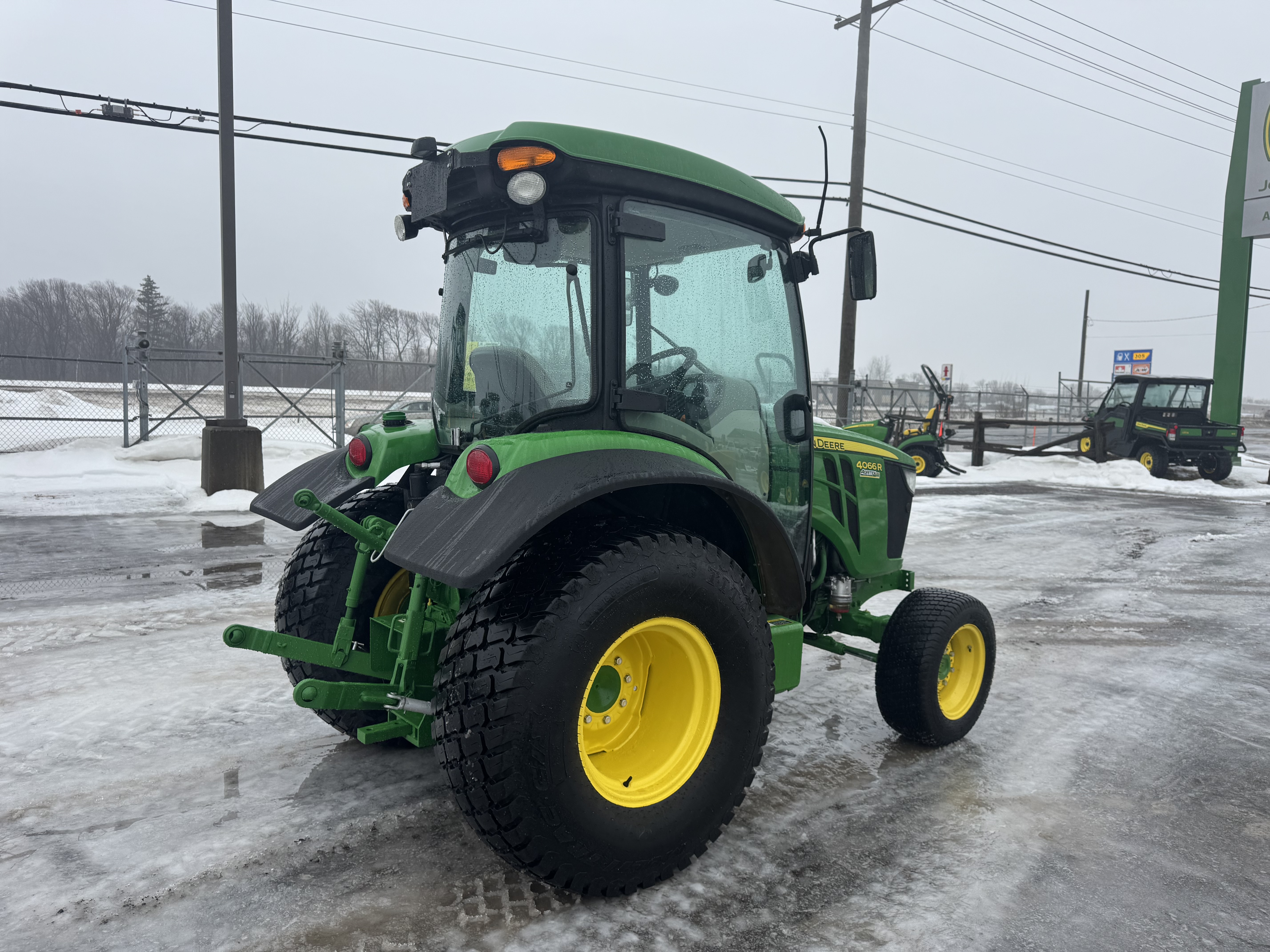 John Deere 4066R TURF    