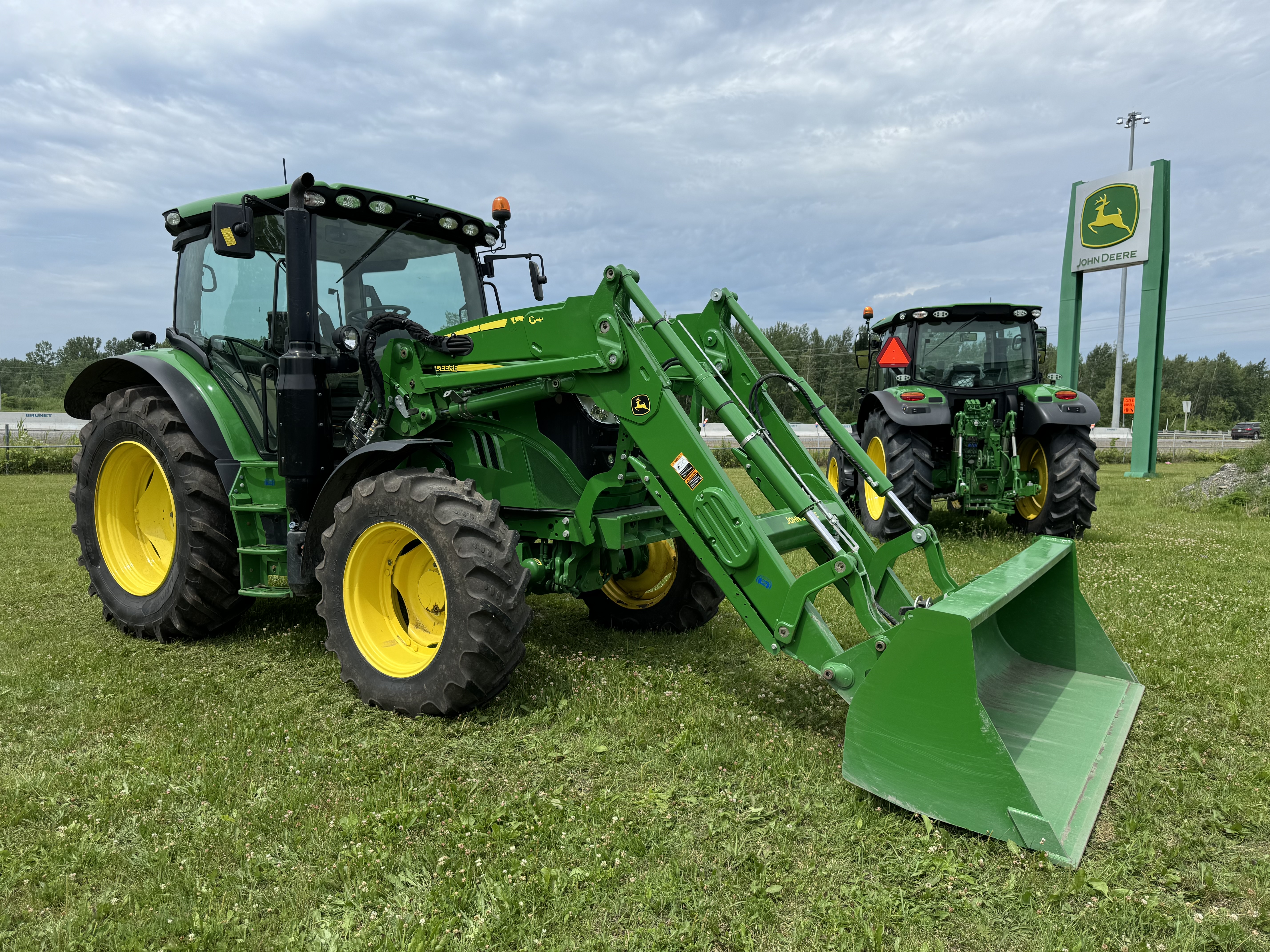 John Deere 6110R 