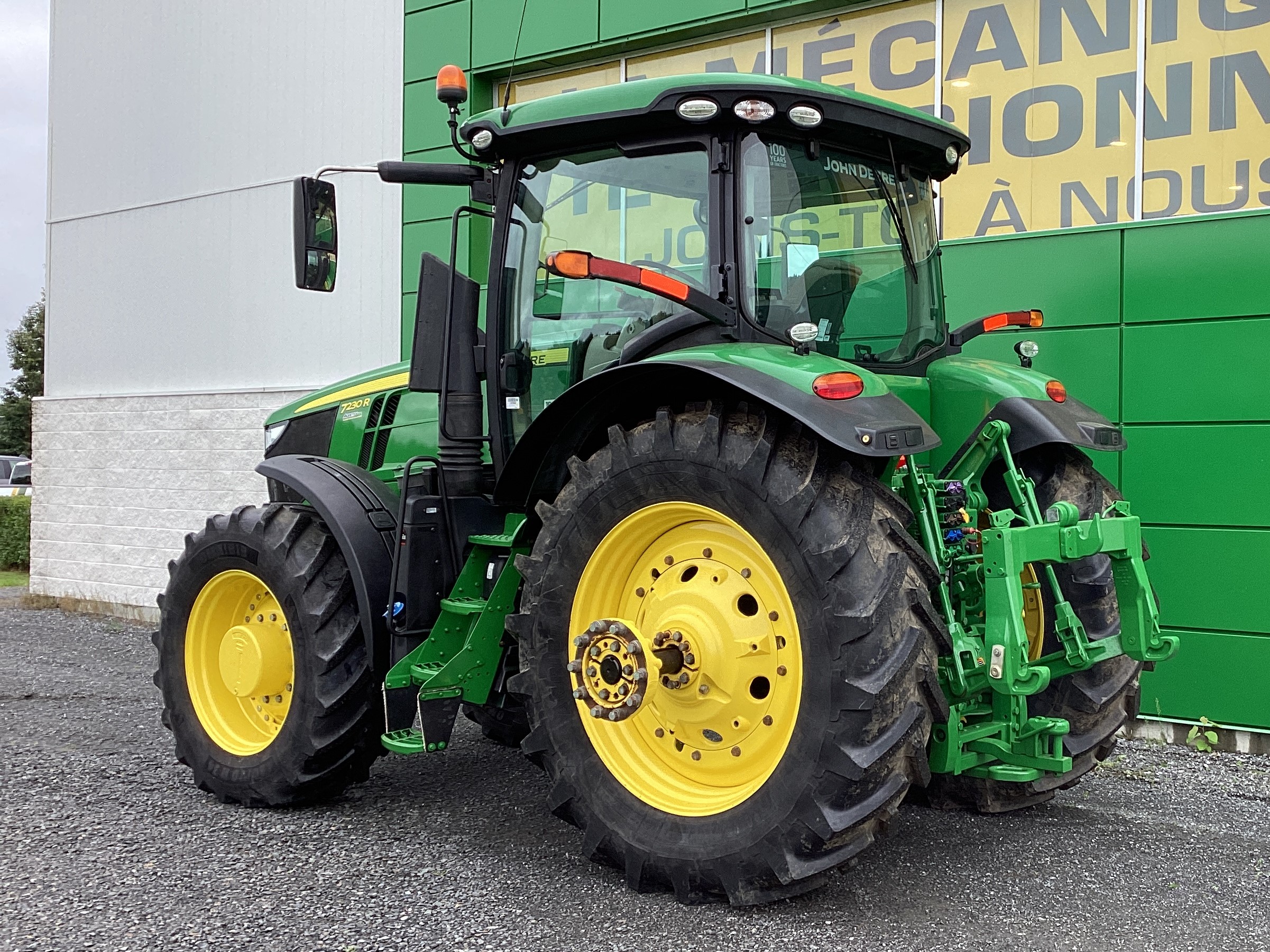 John Deere 7230R