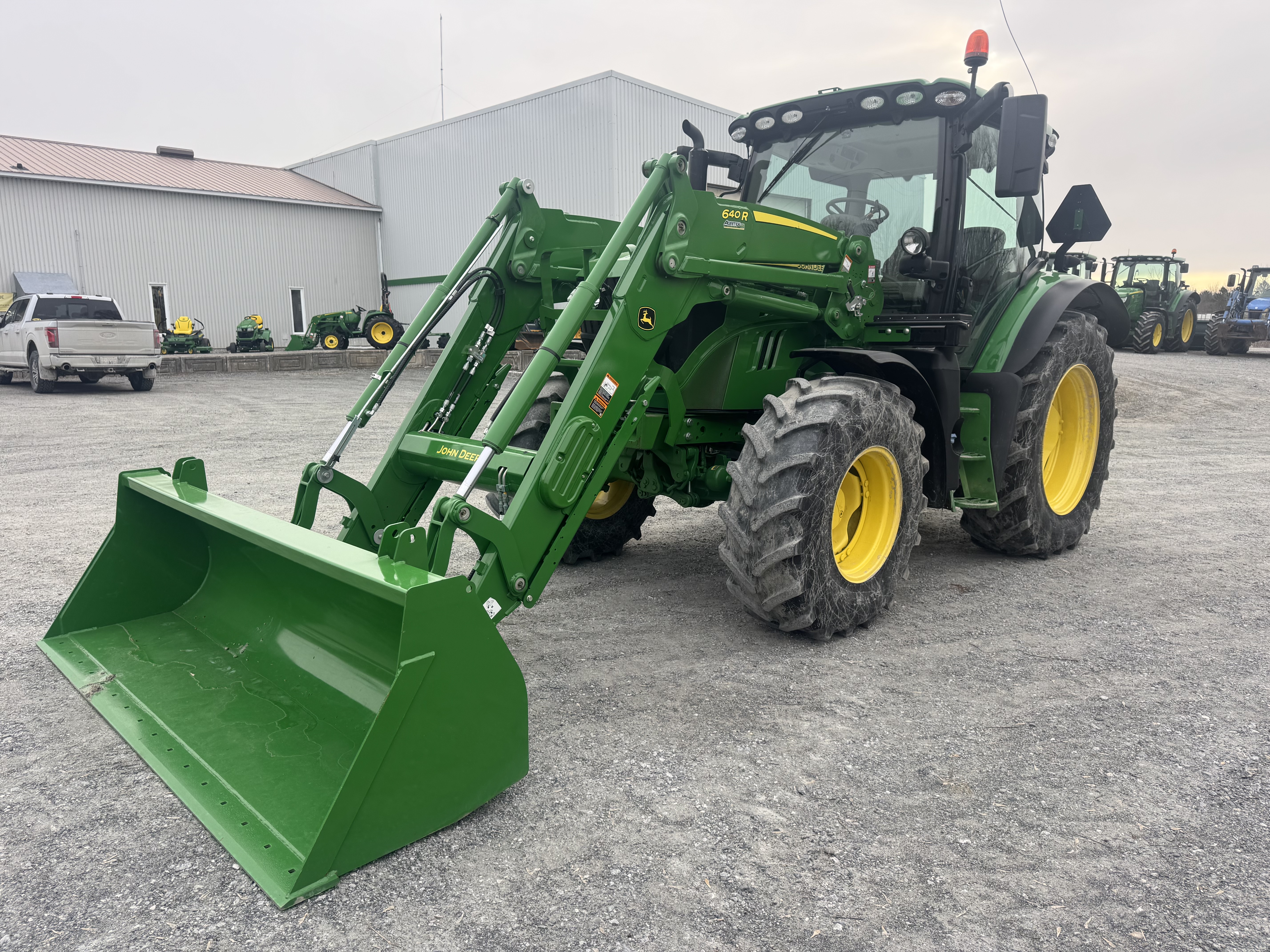 John Deere 6110R 