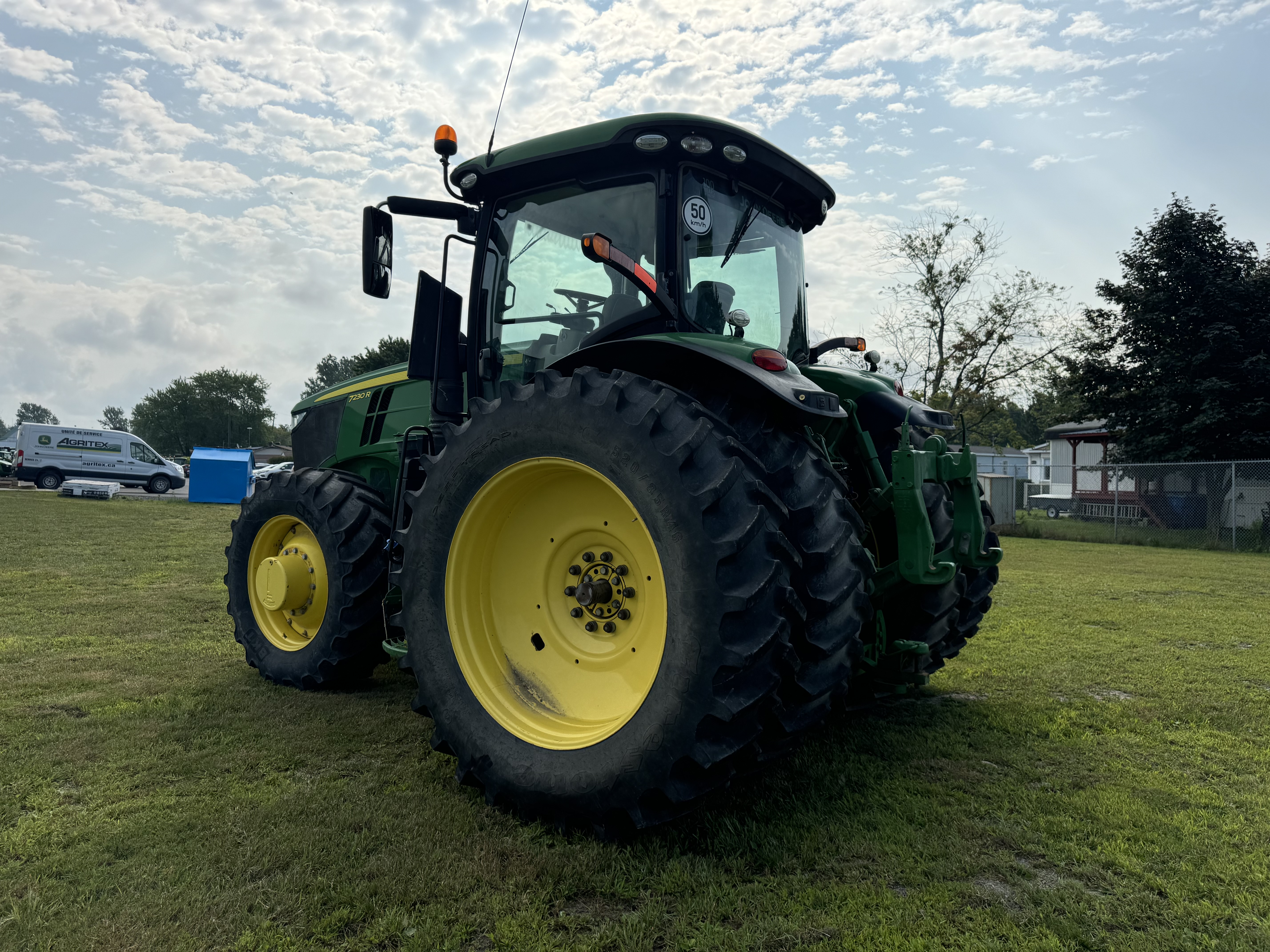 John Deere 7230R 