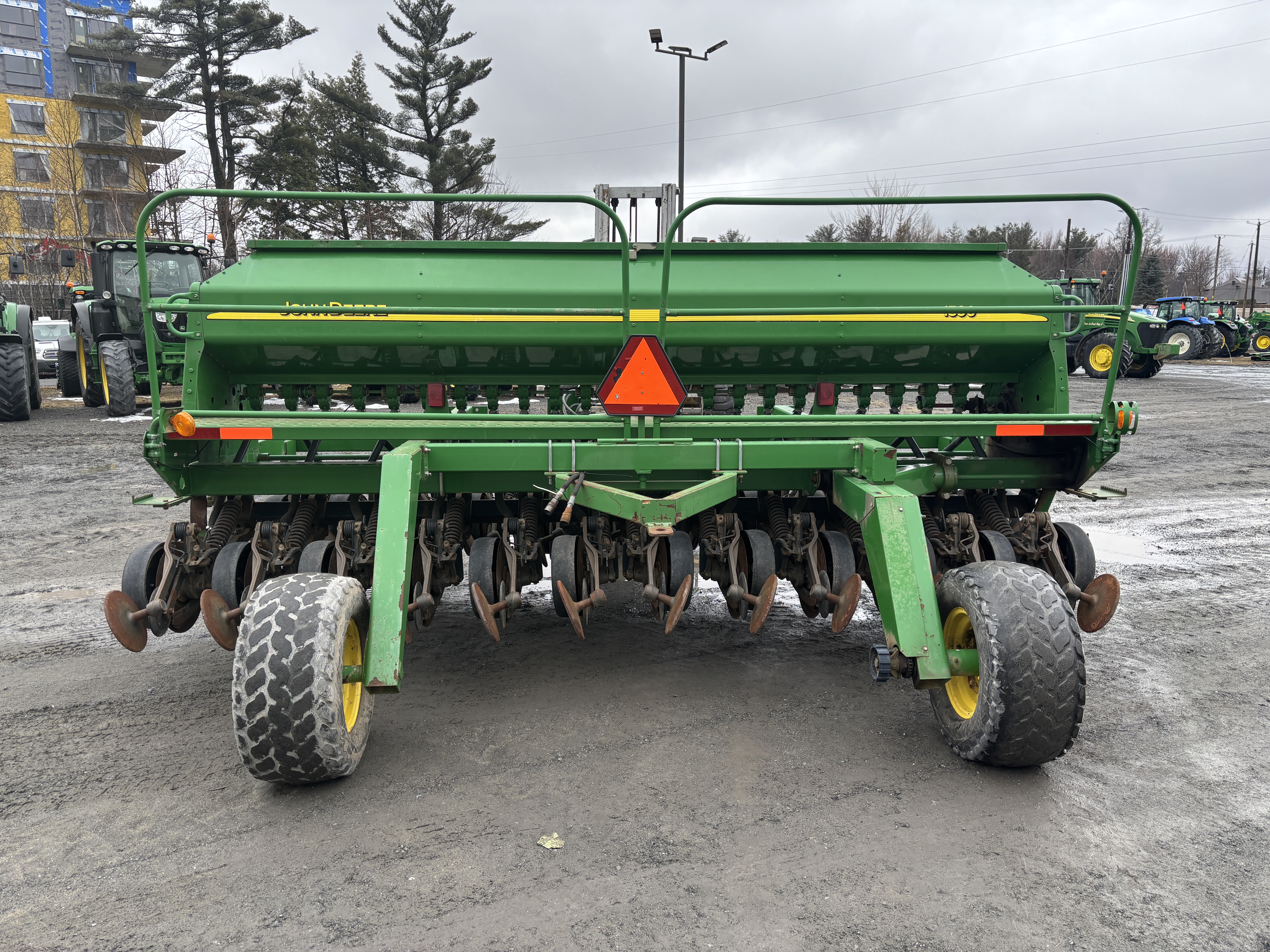 John Deere 1590