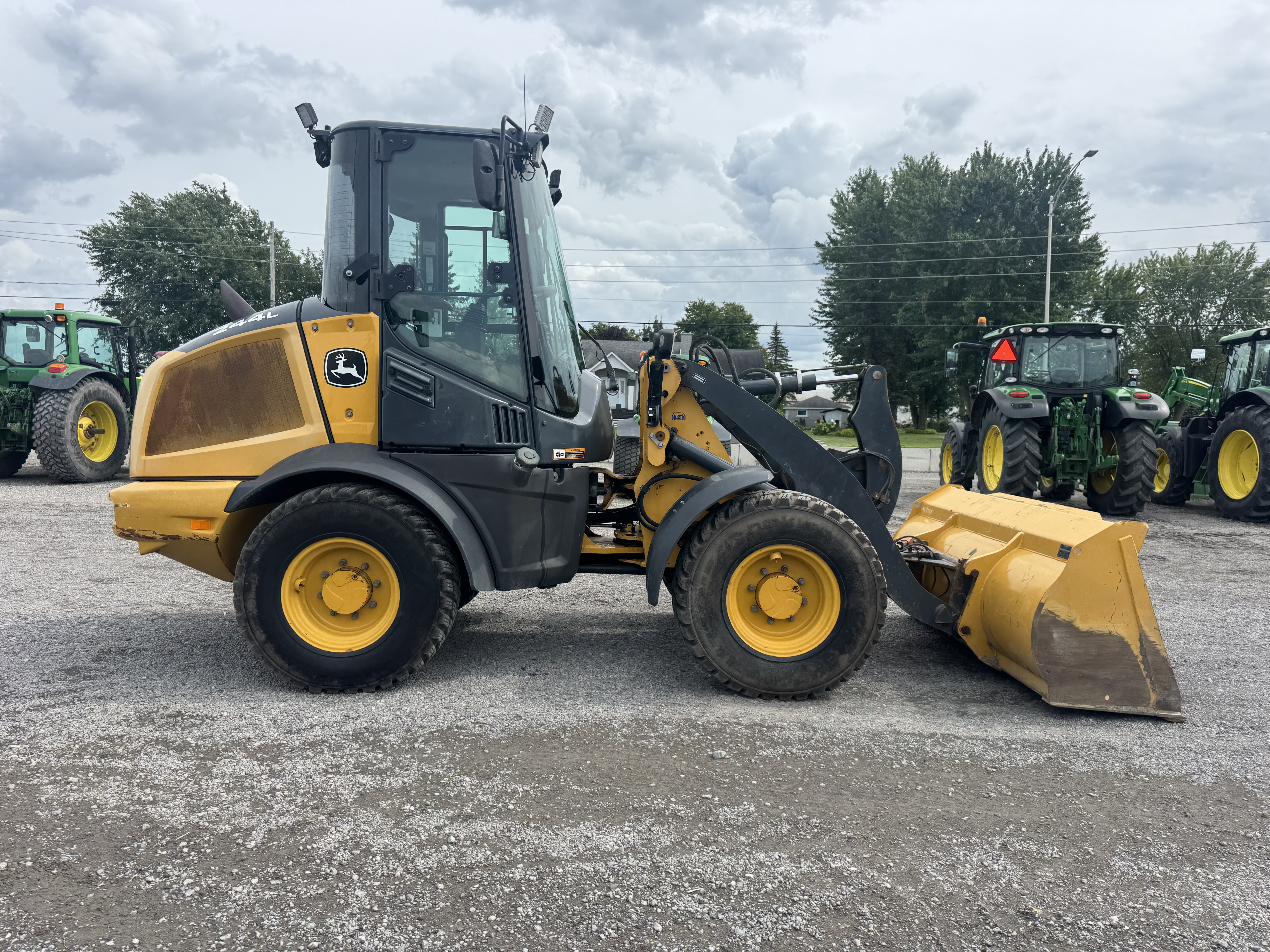 John Deere 244L