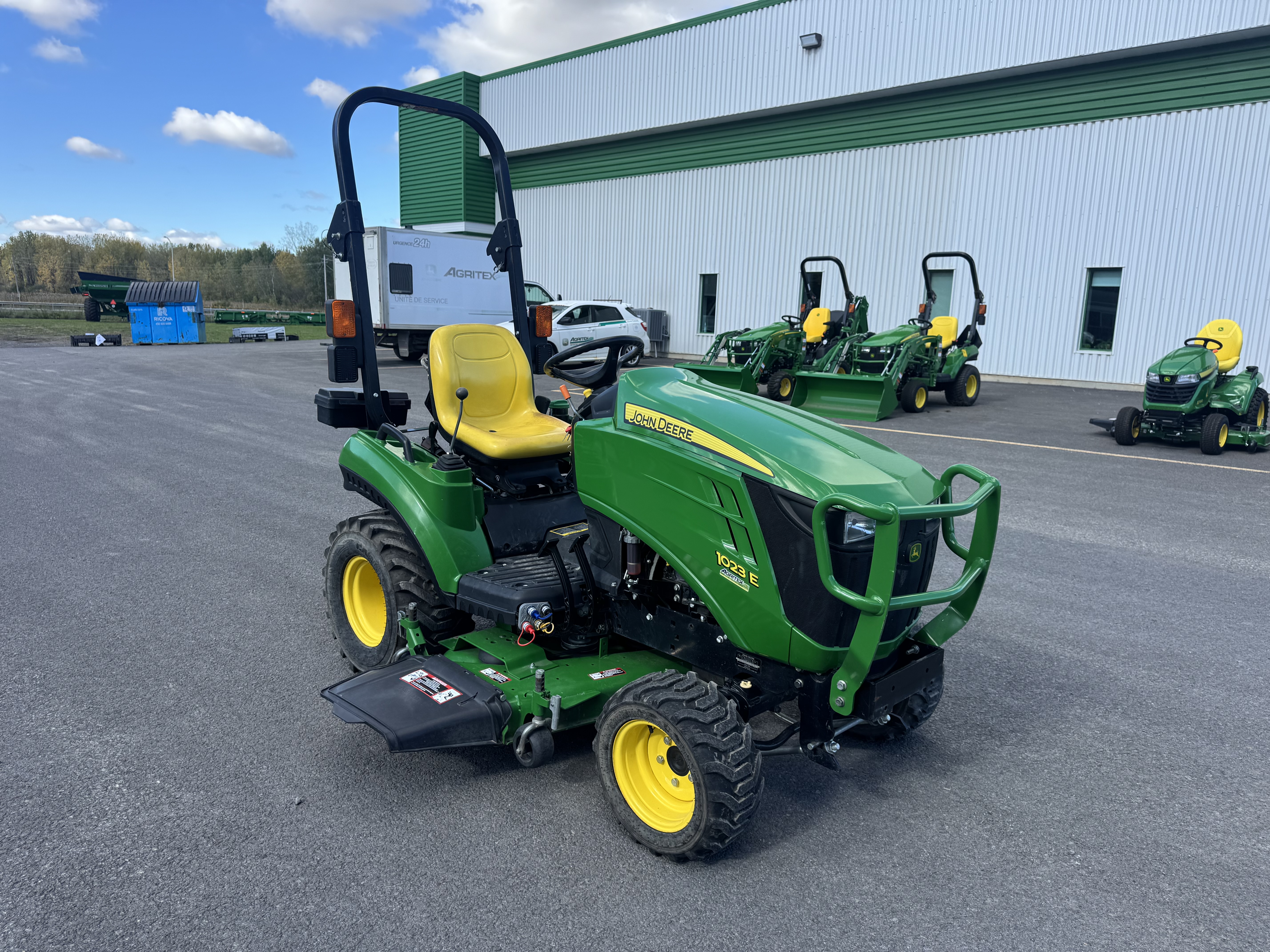 John Deere 1023E