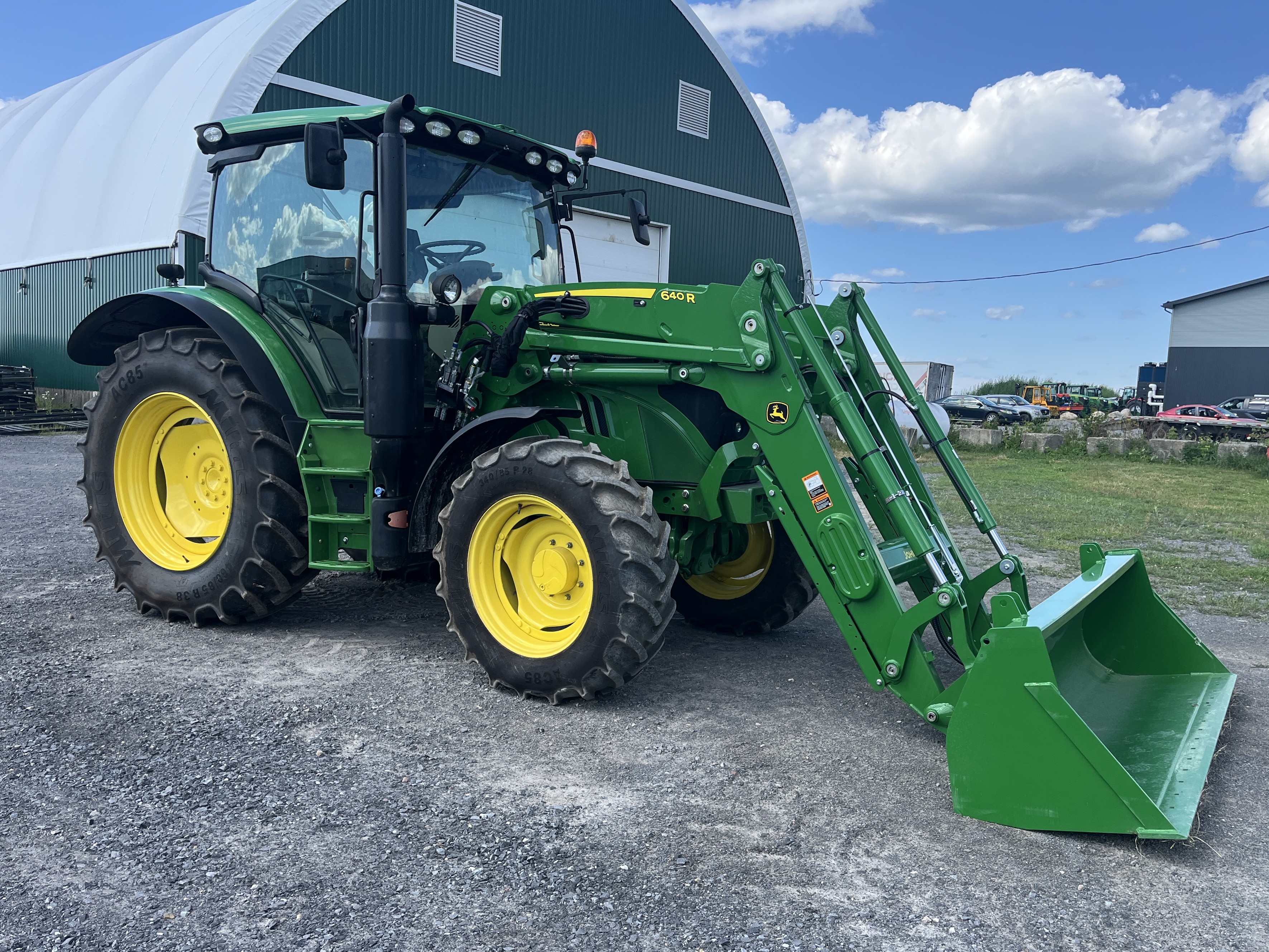 John Deere 6110R 
