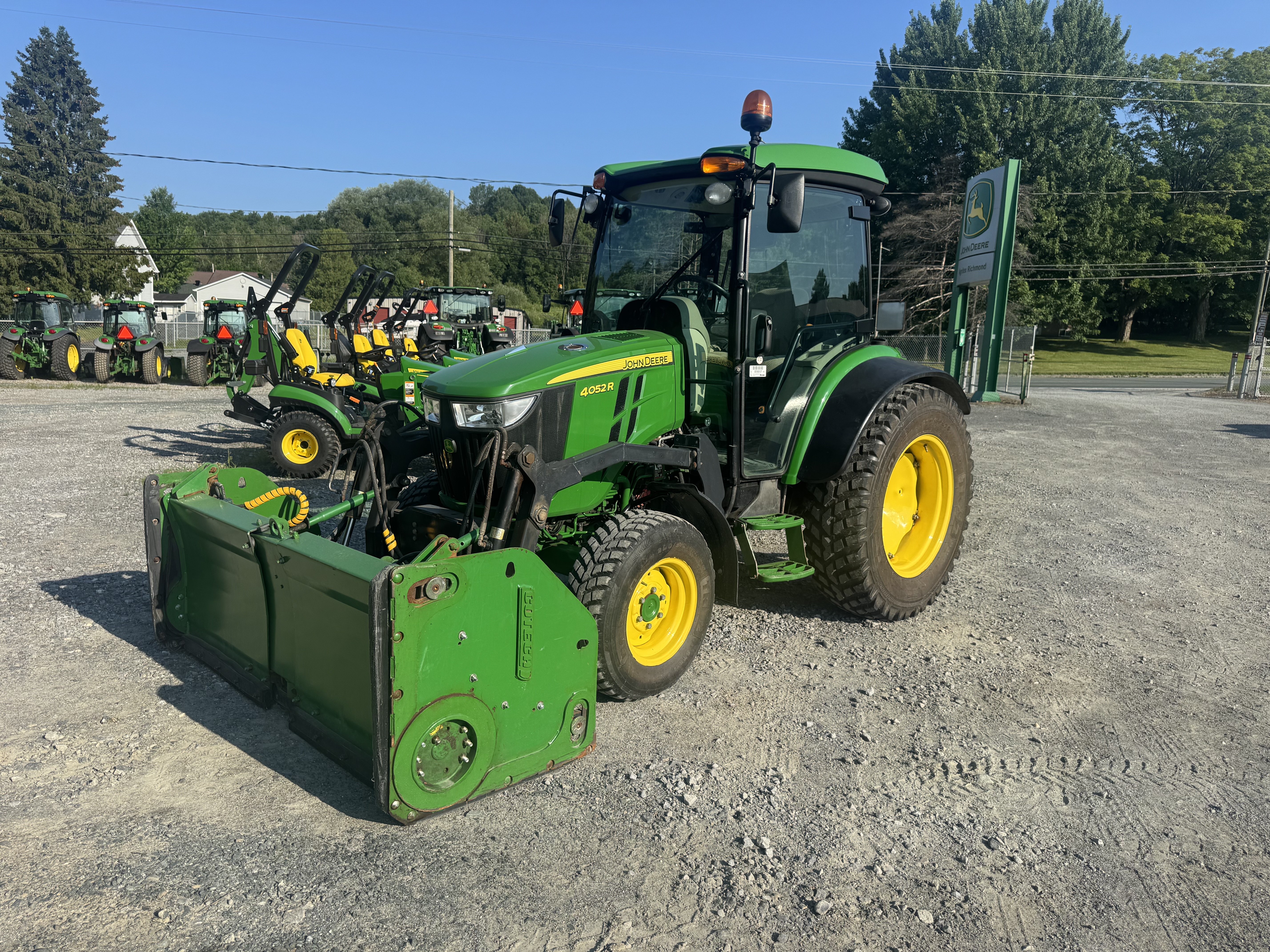 John Deere 4052R GRATTE NOKIAN 