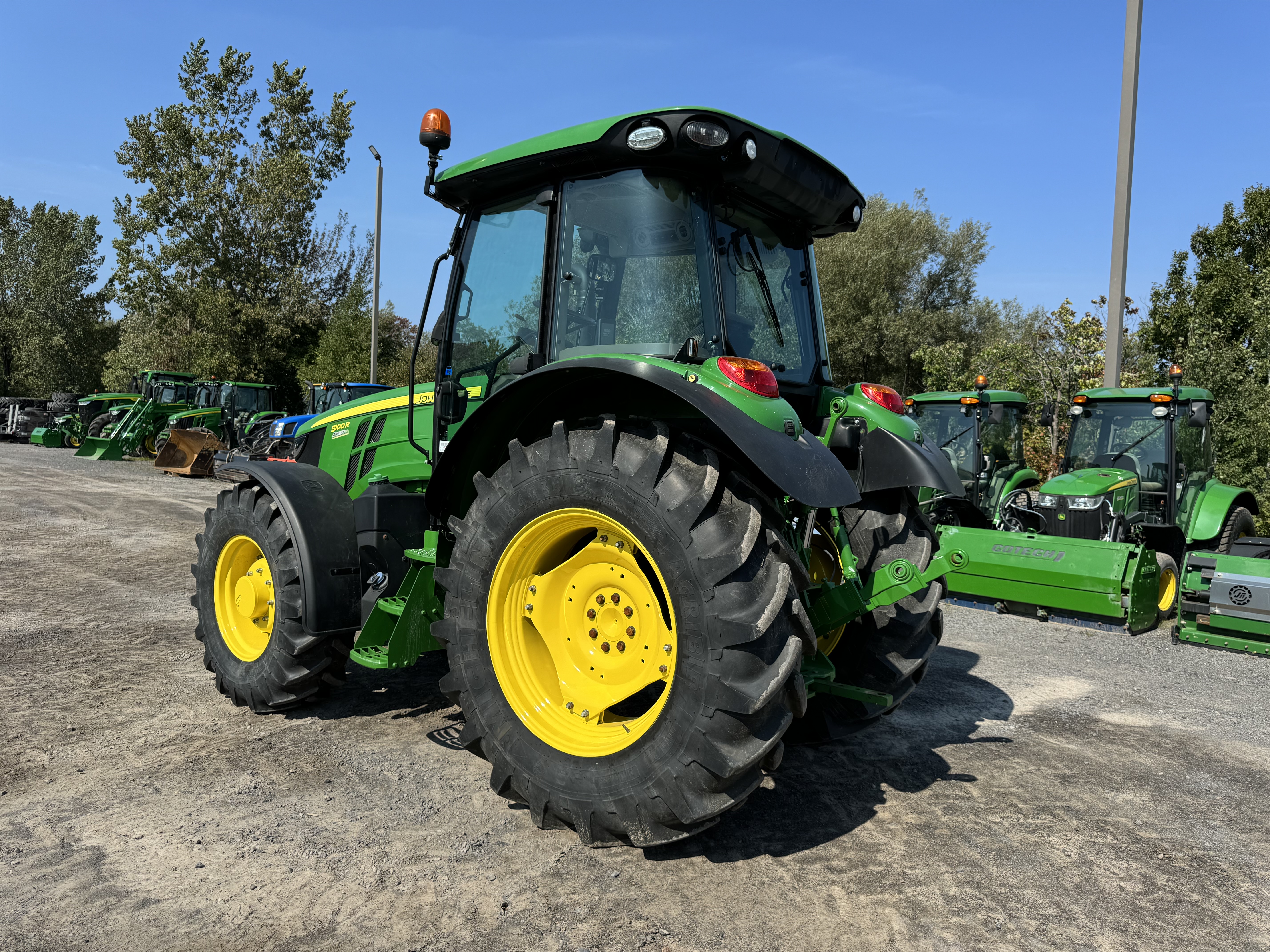 John Deere 5100R