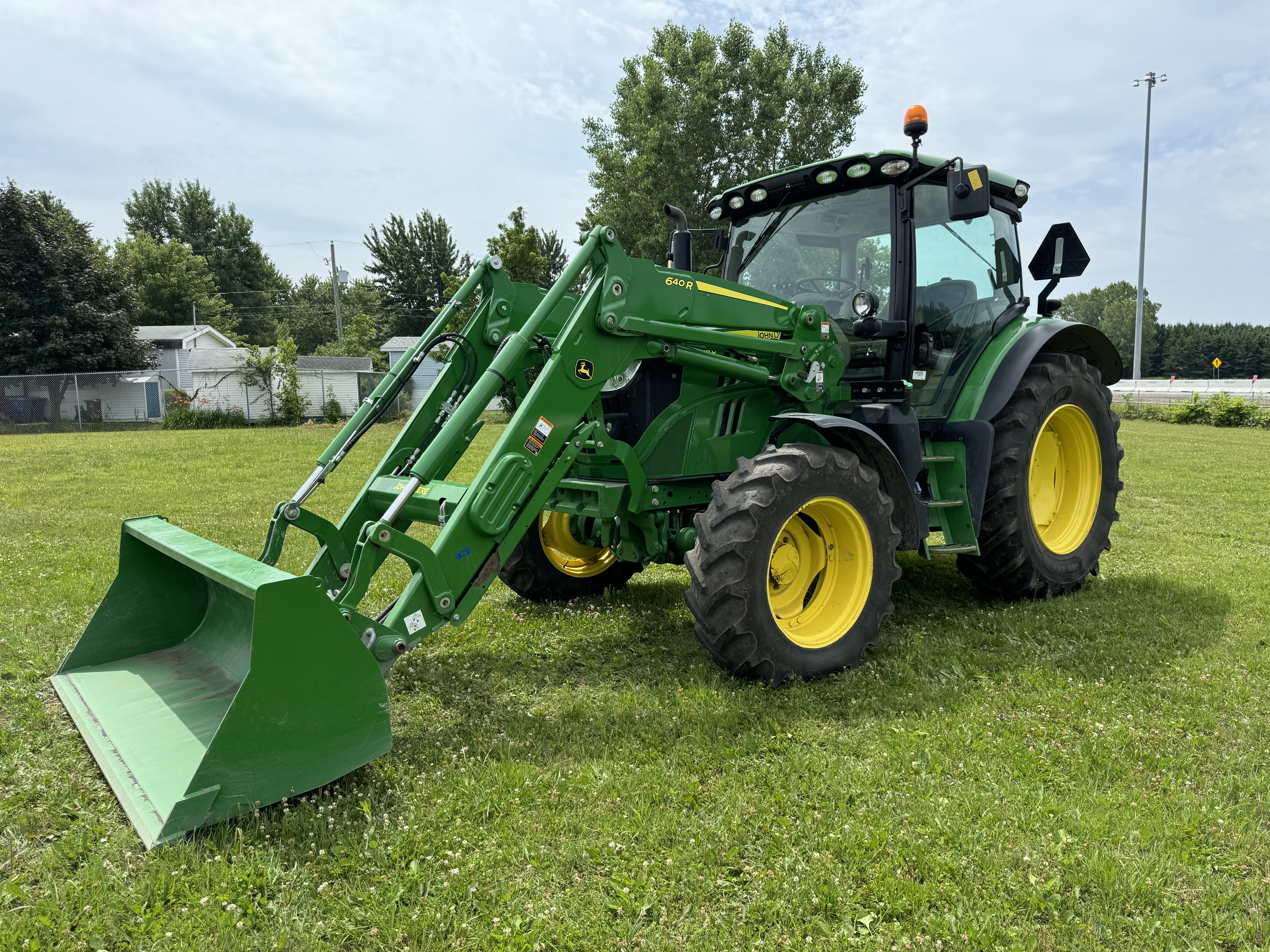 John Deere 6110R 