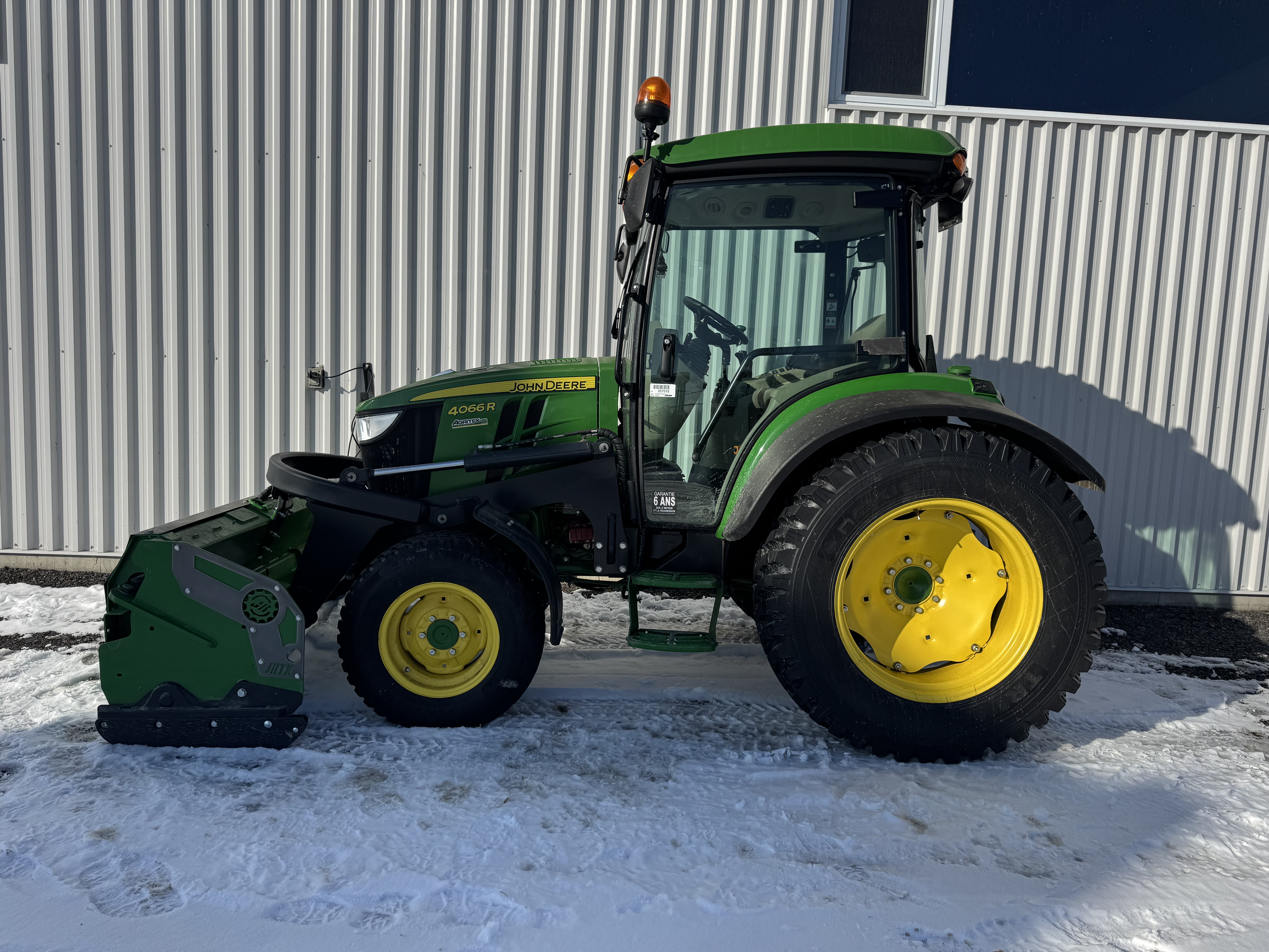 John Deere 4066R GRATTE NOKIAN    