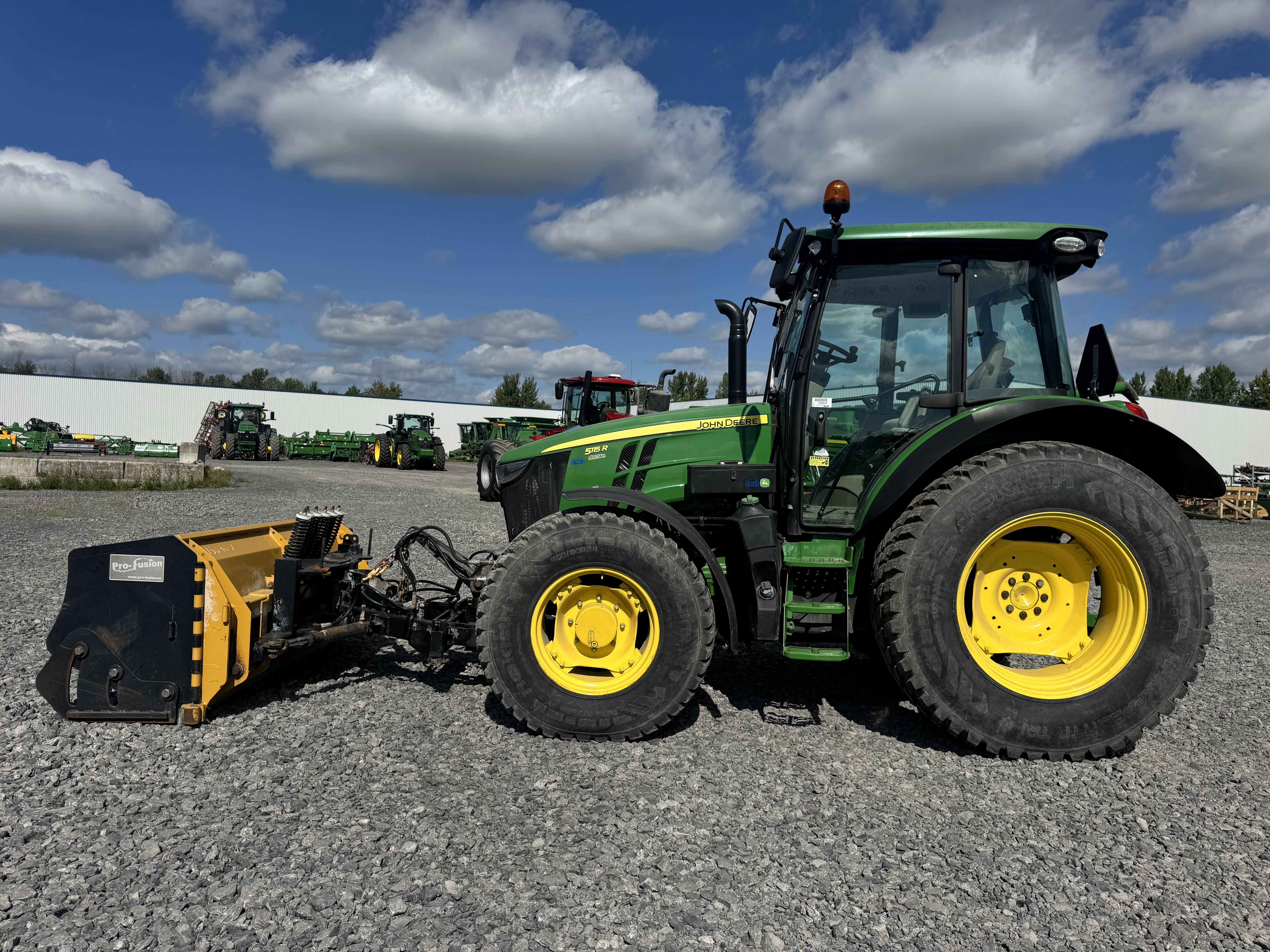 John Deere 5115R GRATTE