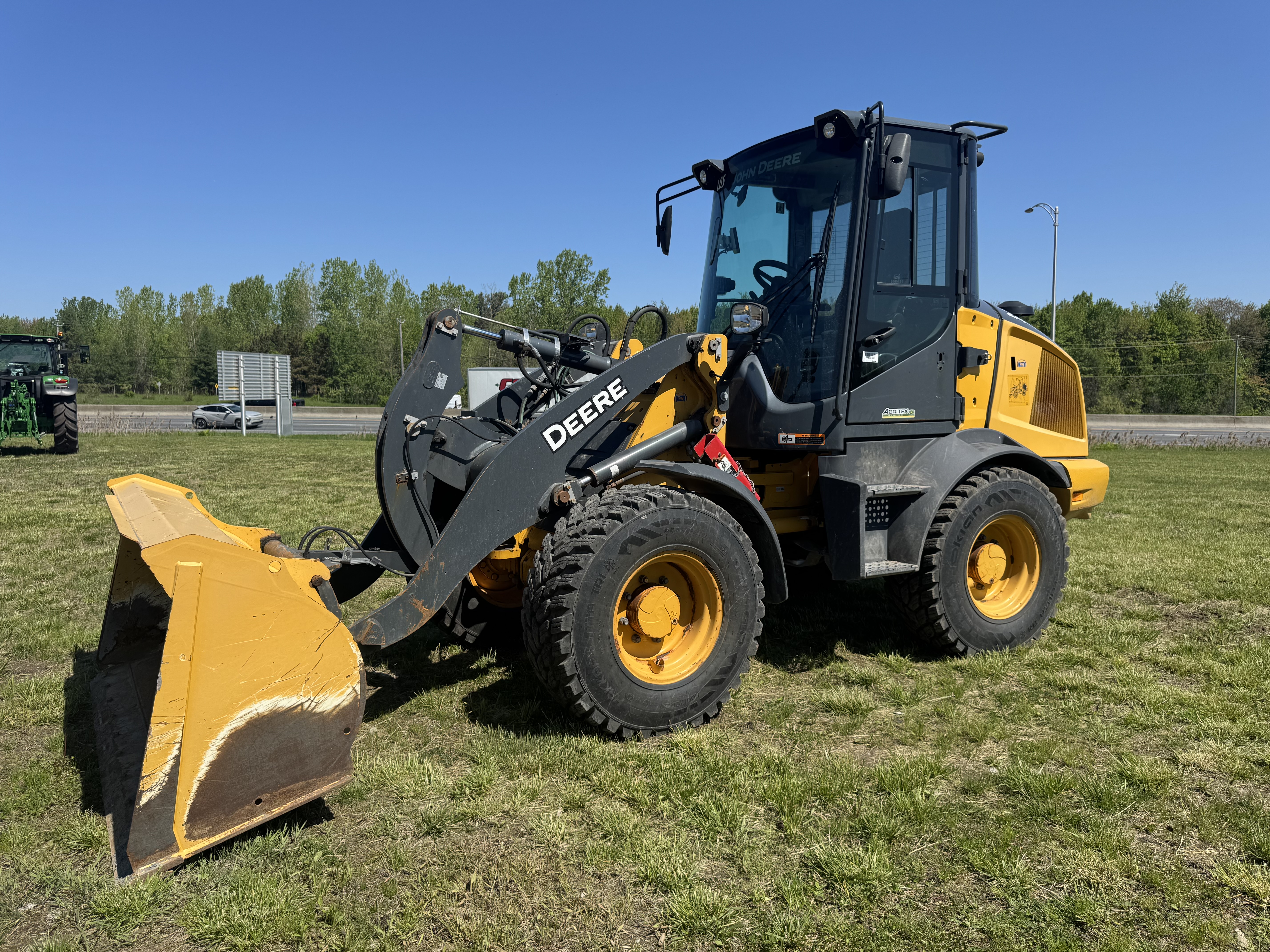 John Deere 244L