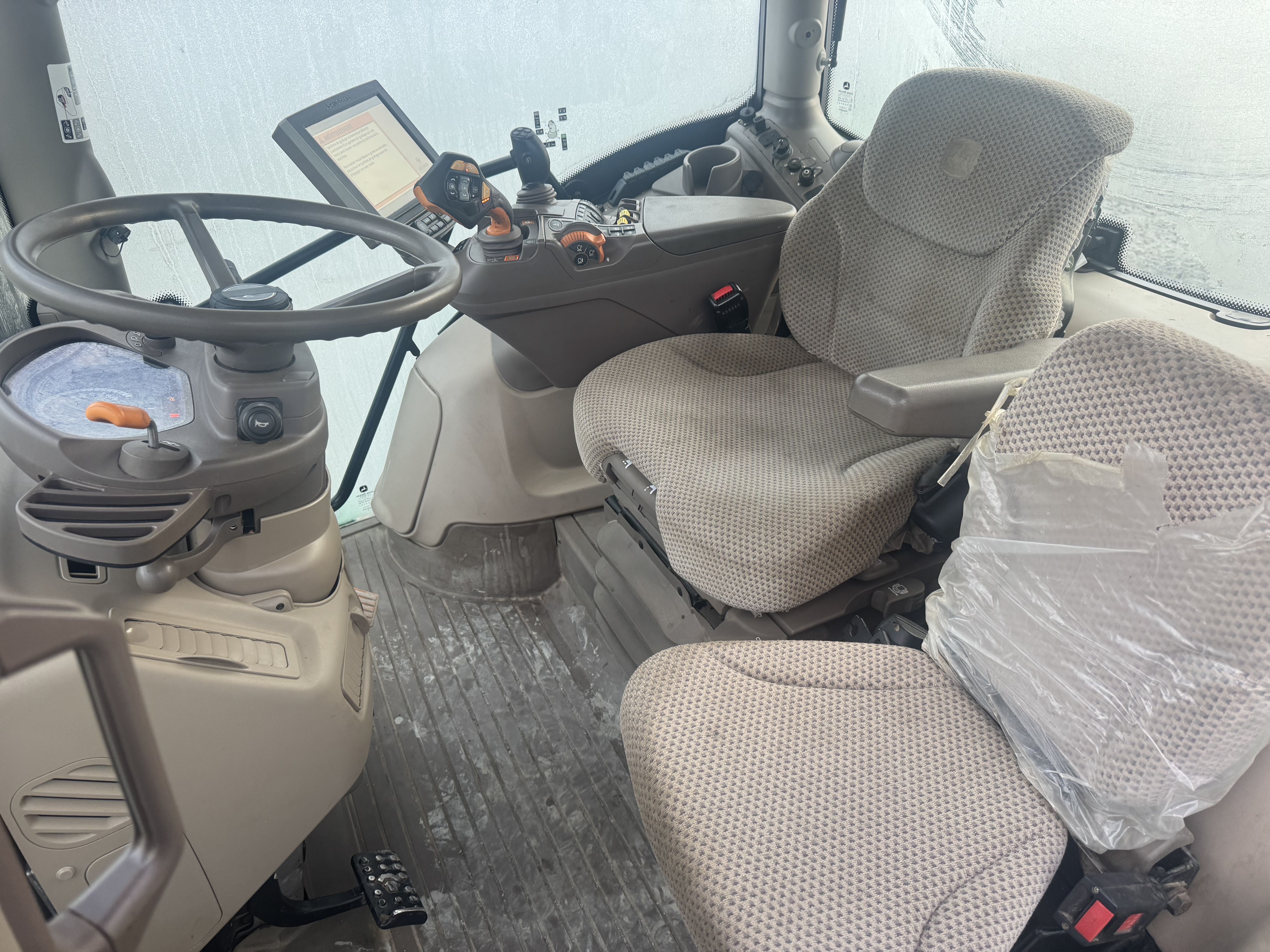 John Deere 6195R FRT HITCH PTO