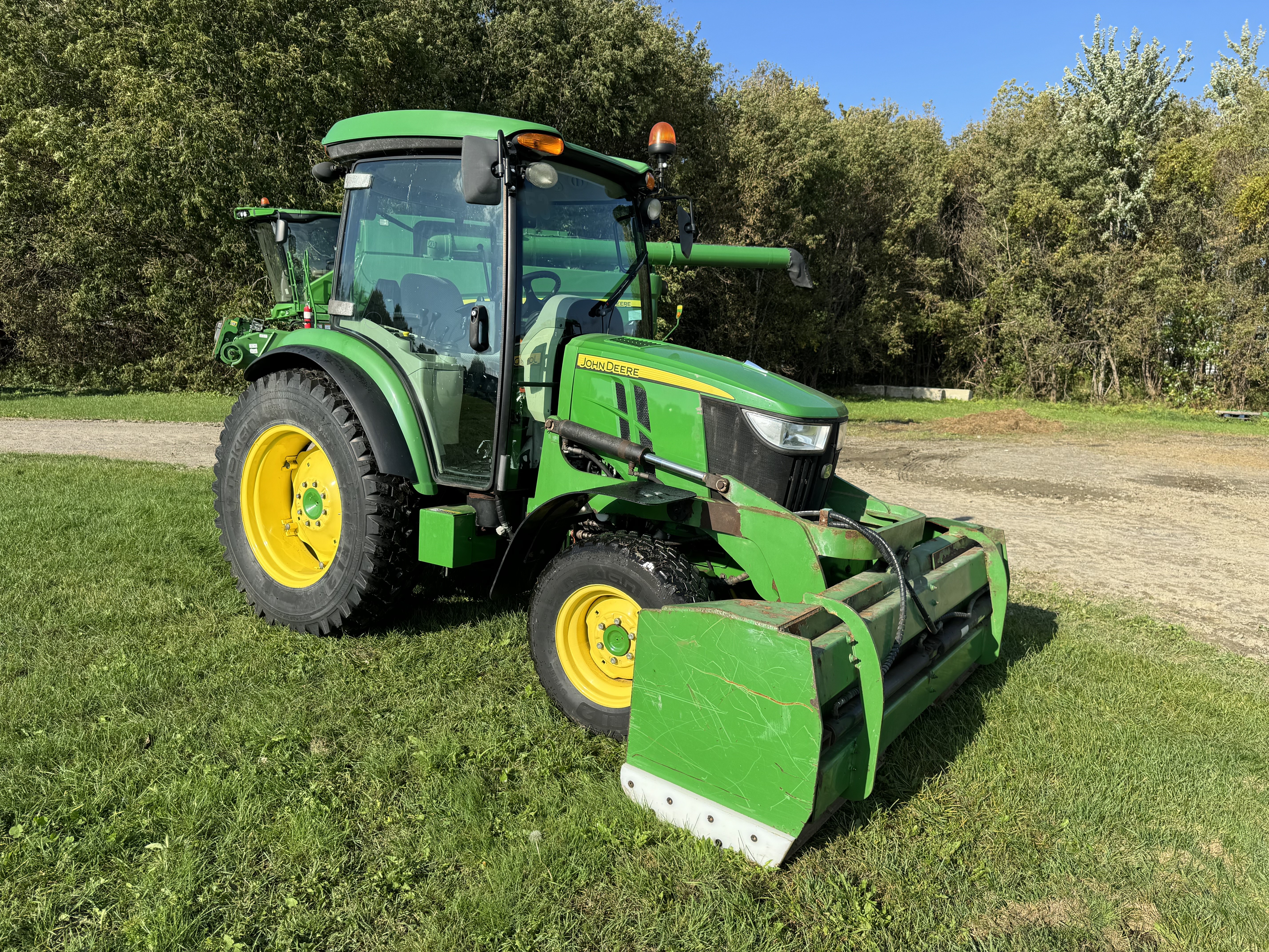 John Deere 4066R GRATTE NOKIAN    