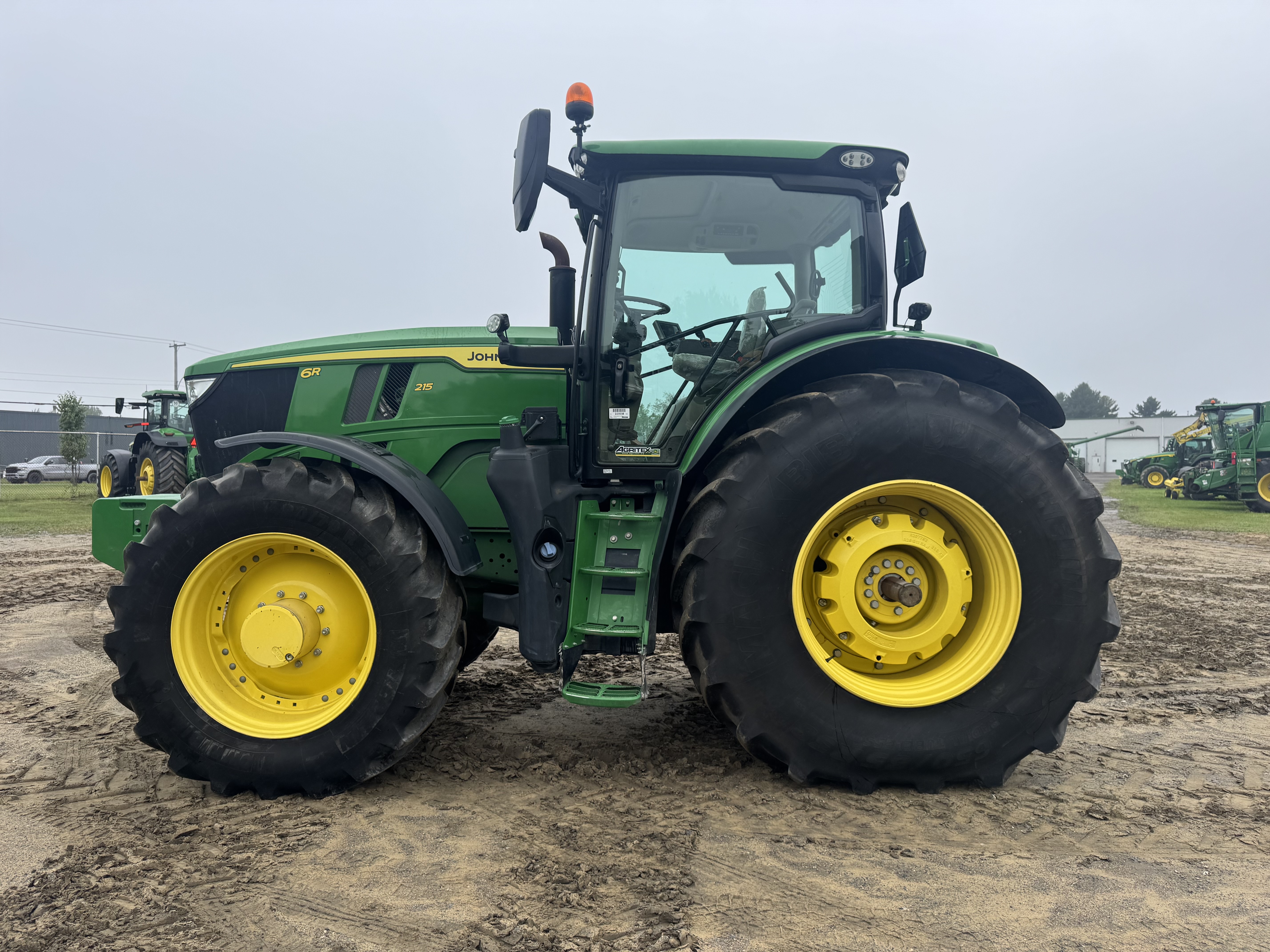 John Deere 6R 215