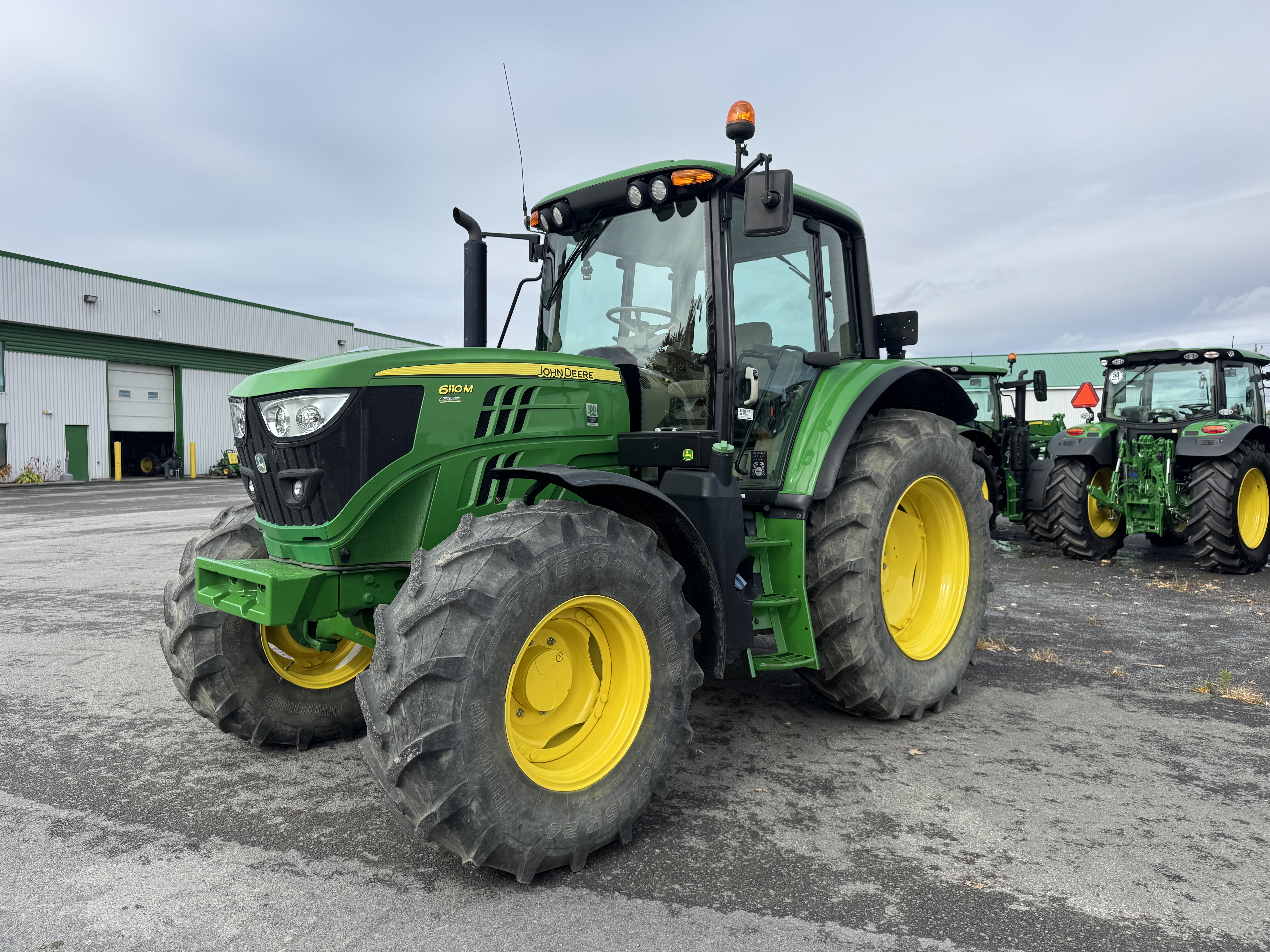 John Deere 6110M
