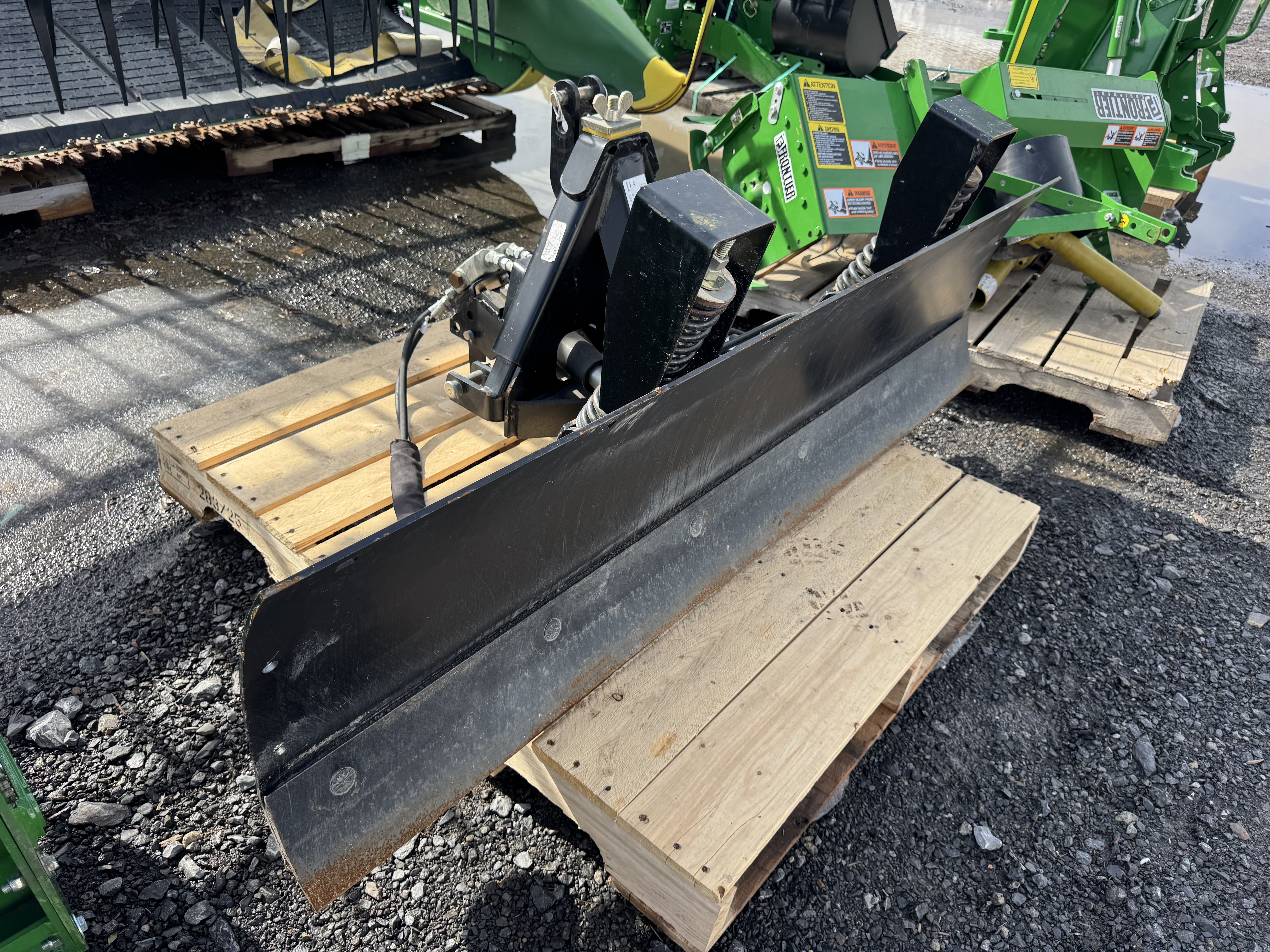 John Deere 366 FRONT BLADE
