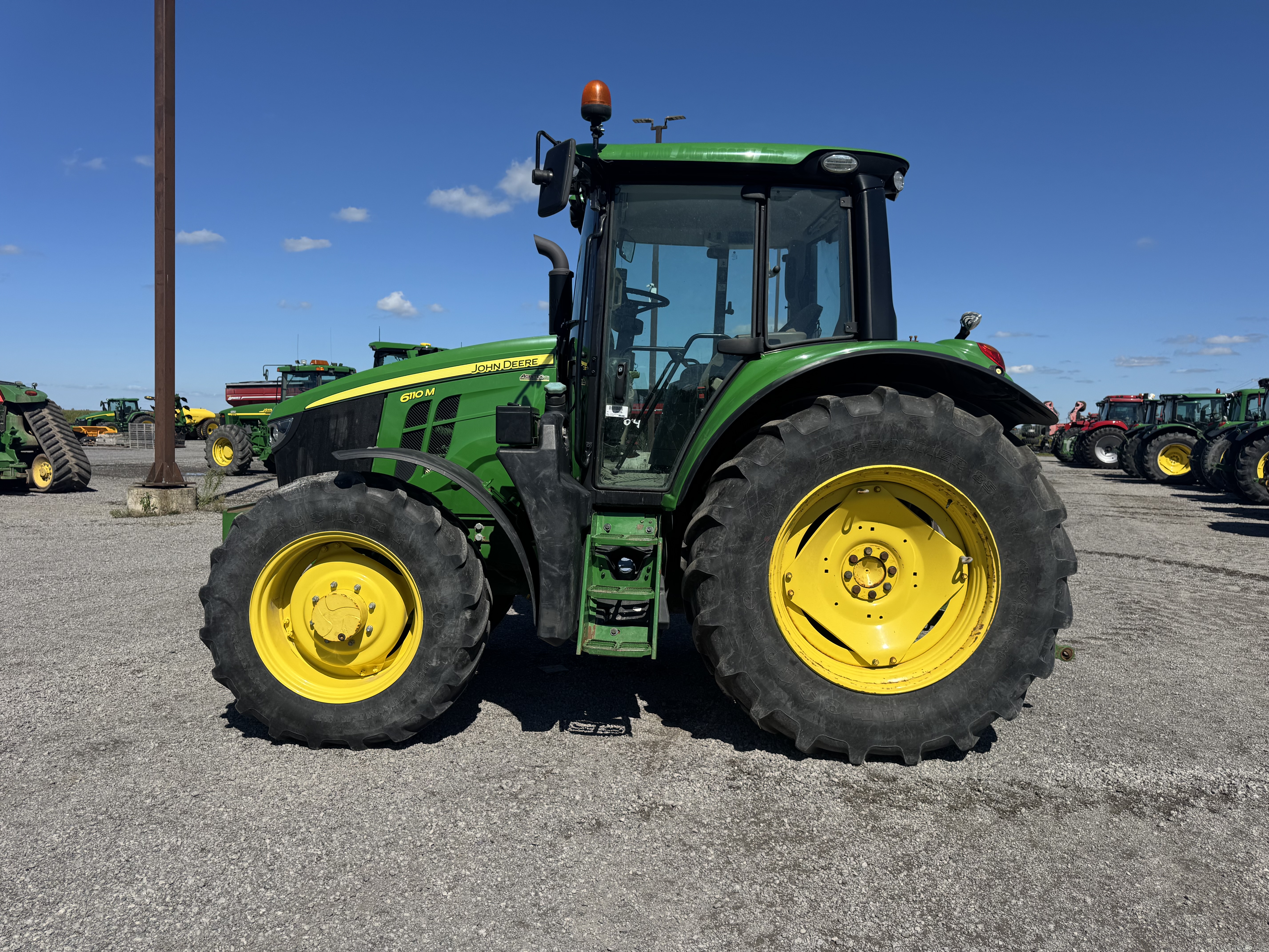John Deere 6110M