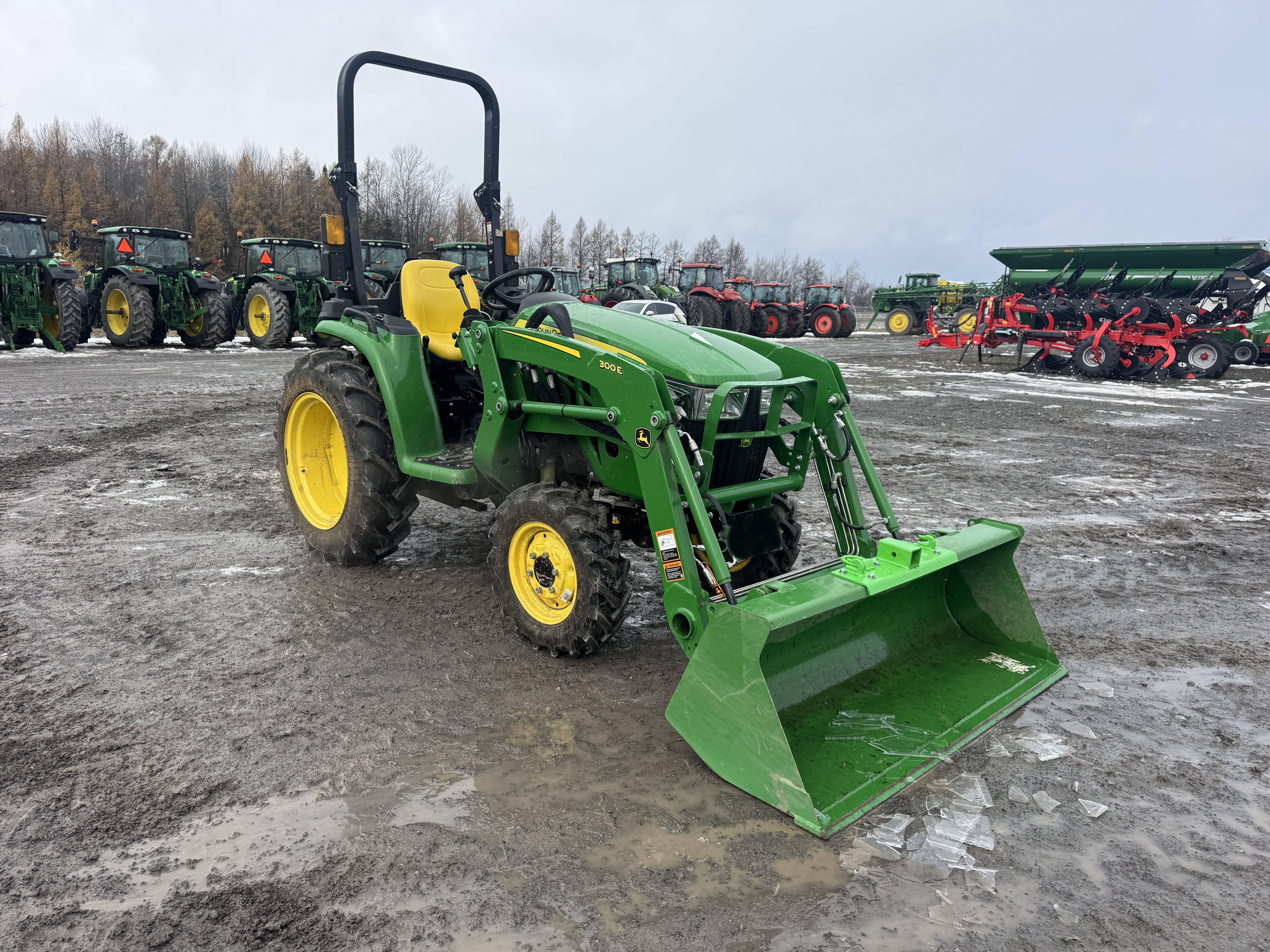 John Deere 3032E