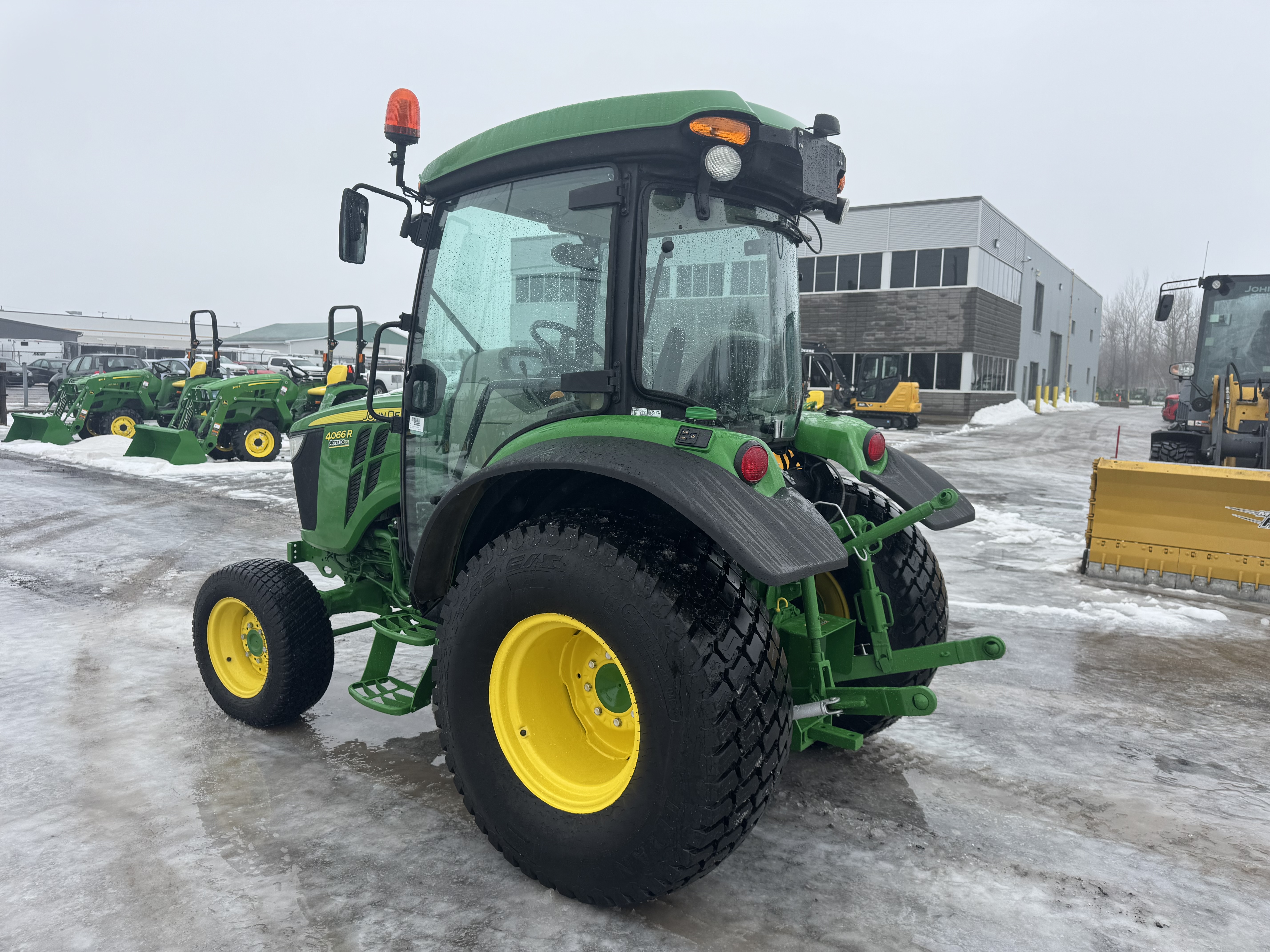 John Deere 4066R TURF    
