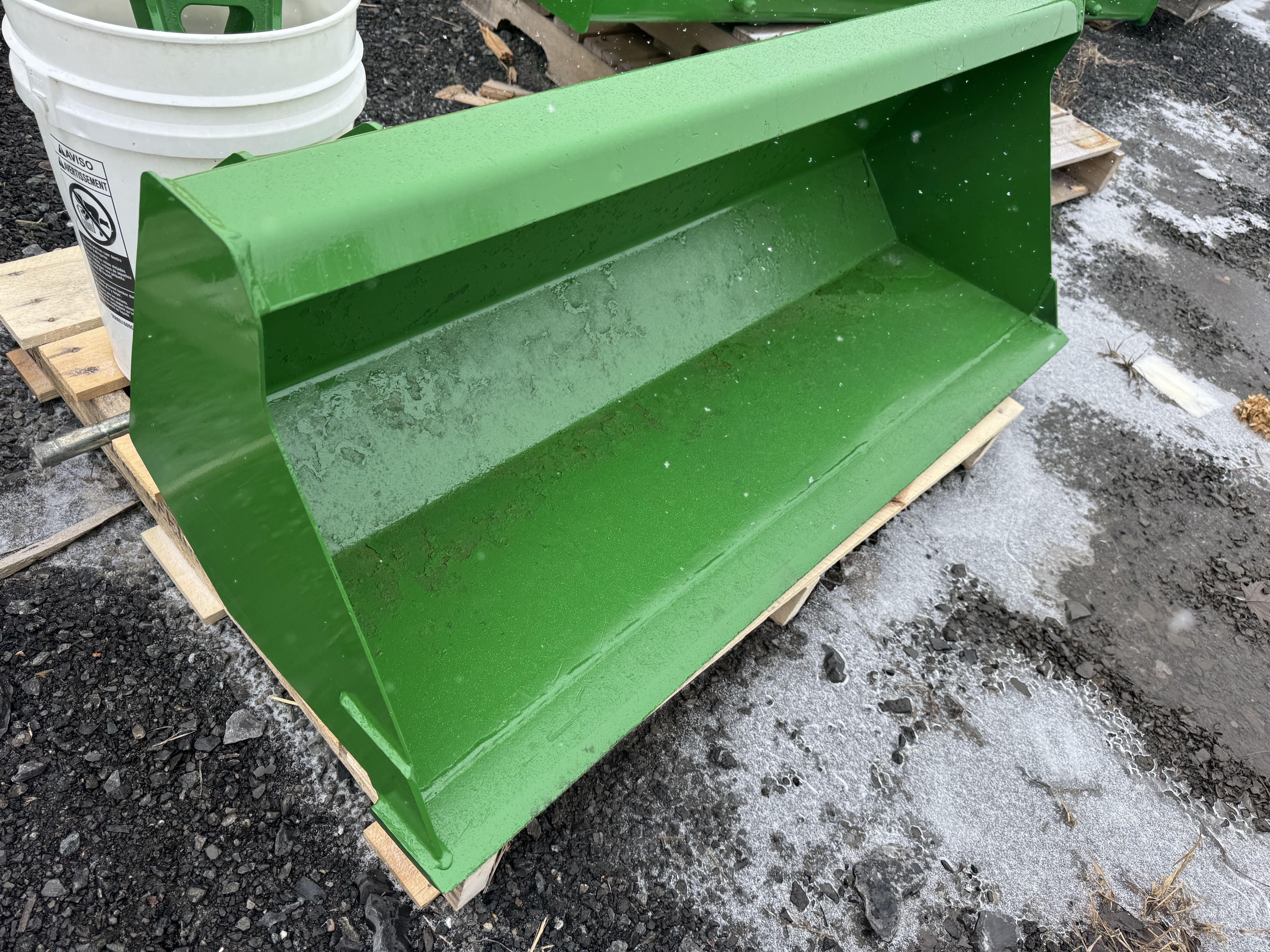 John Deere BUCKET 49 PC POUR 1023E