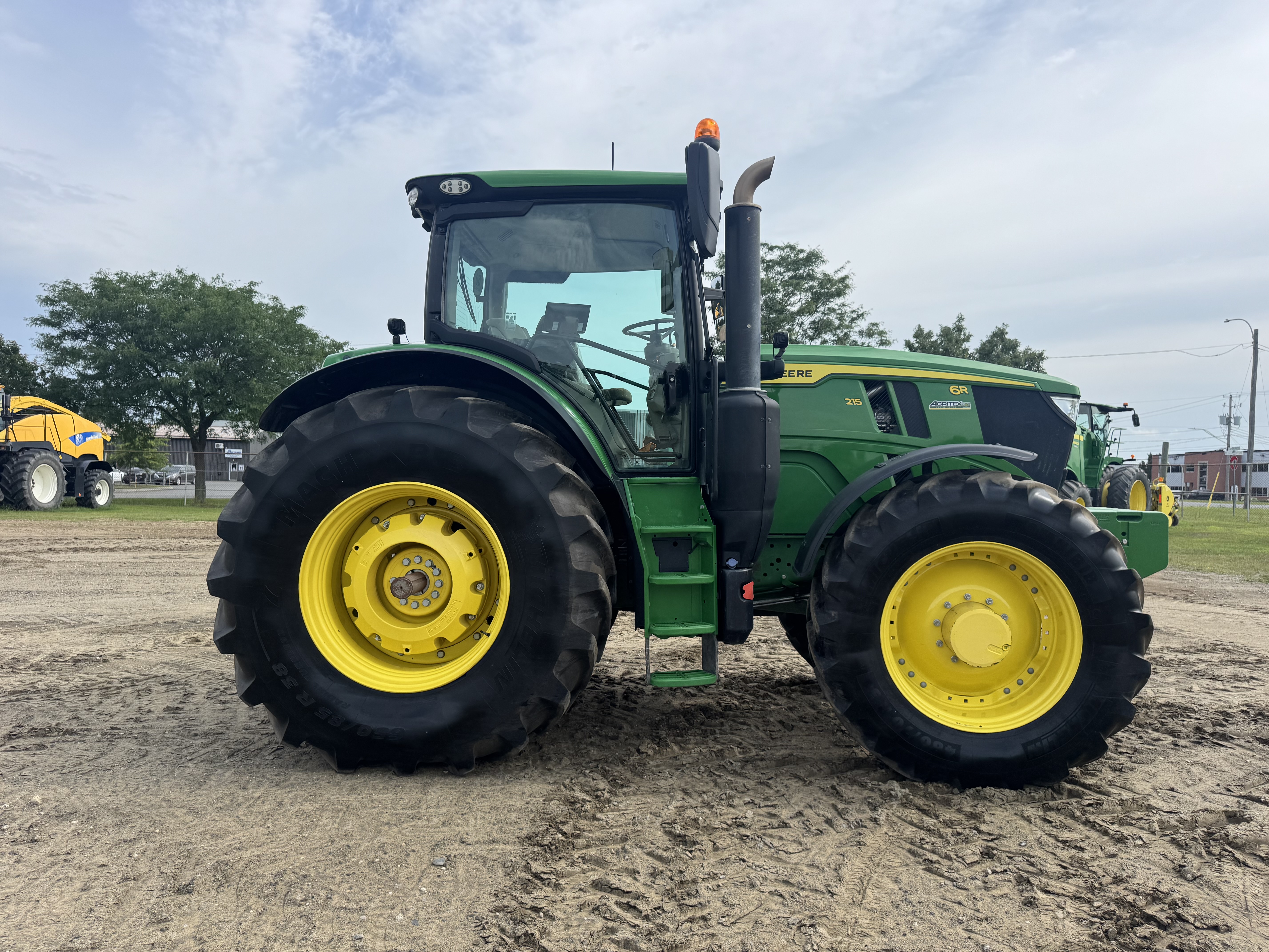 John Deere 6R 215