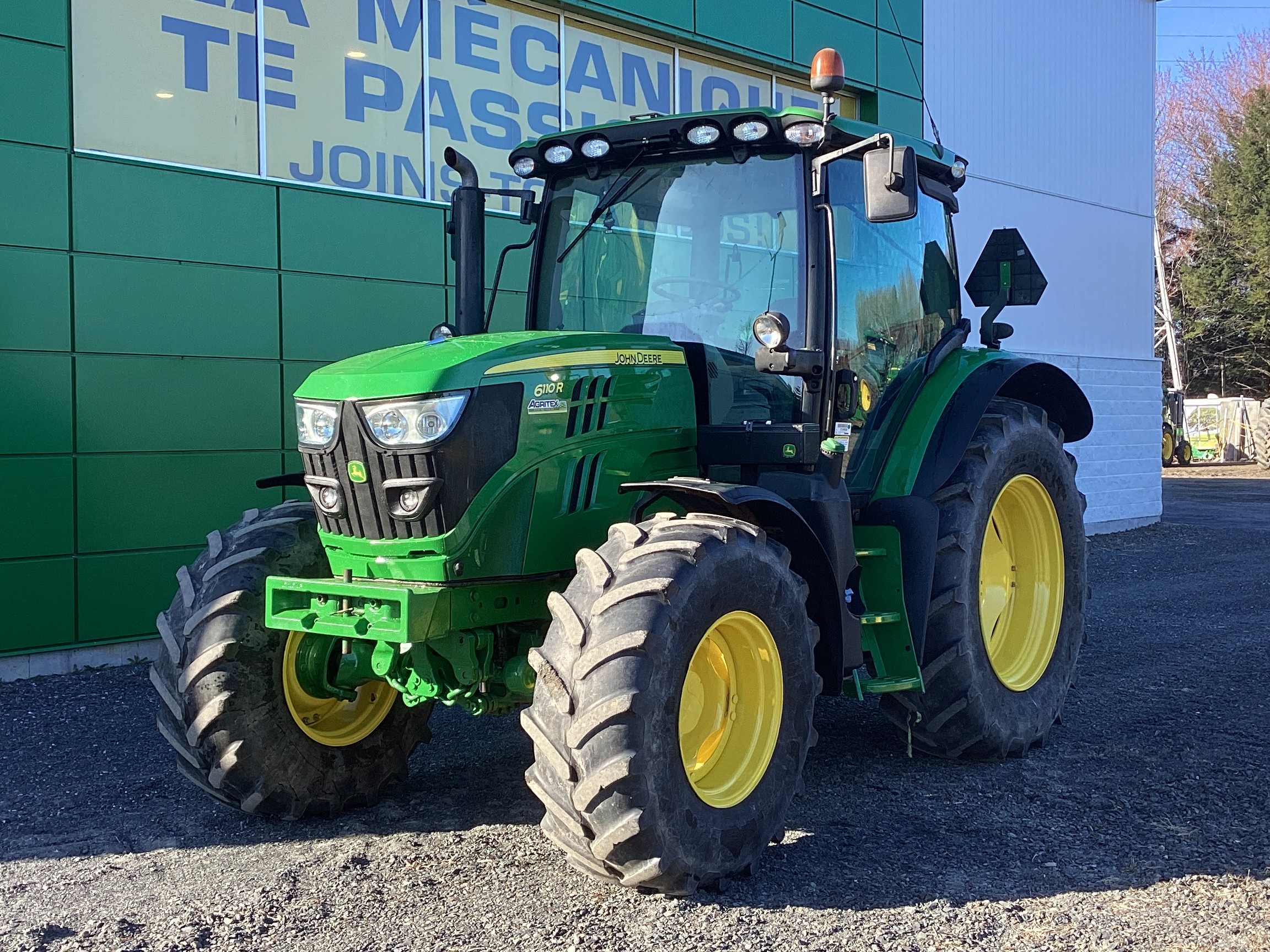 John Deere 6110R 