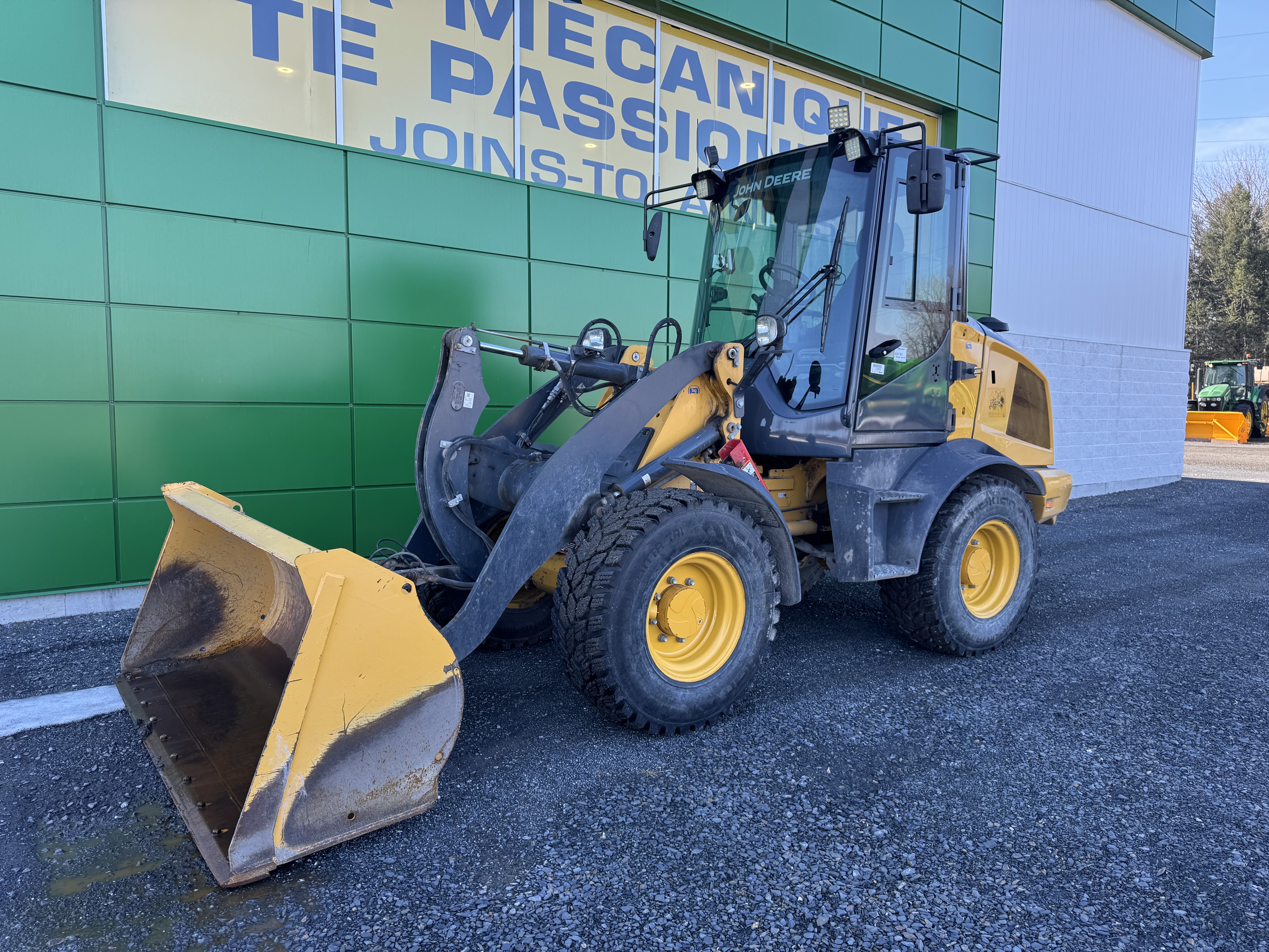 John Deere 244L