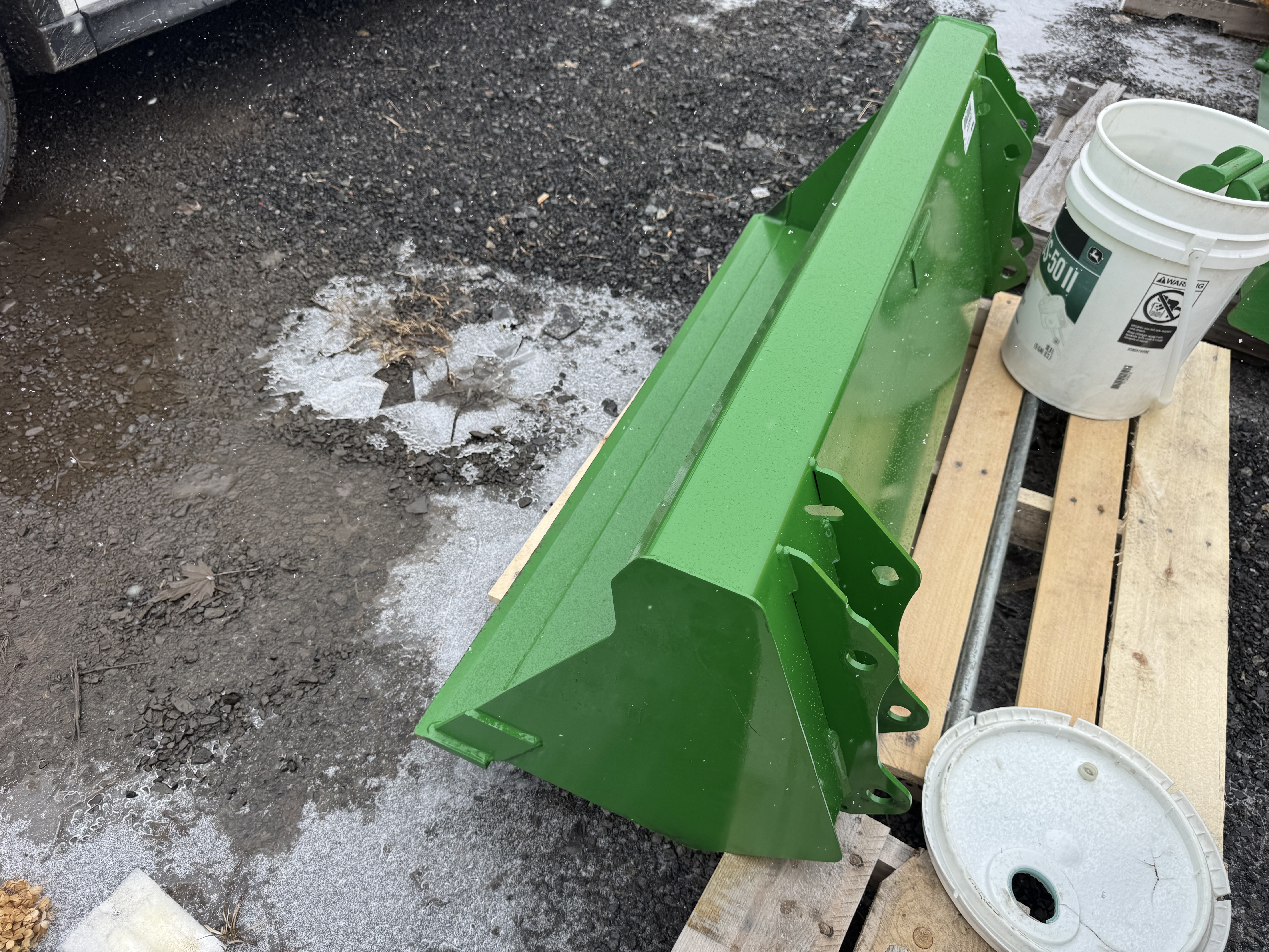 John Deere BUCKET 49 PC POUR 1023E