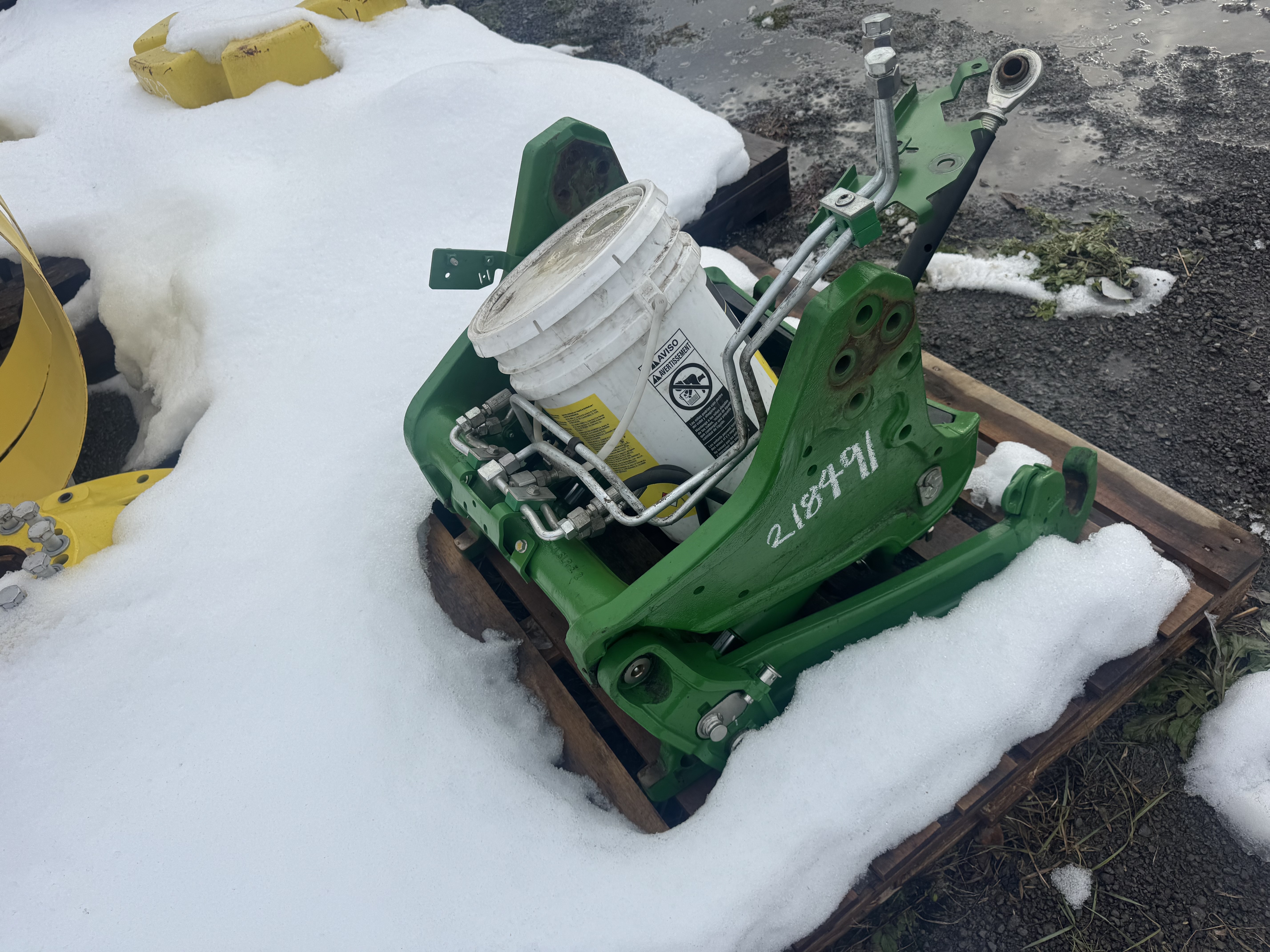 John Deere FRONT HITCH 6145R