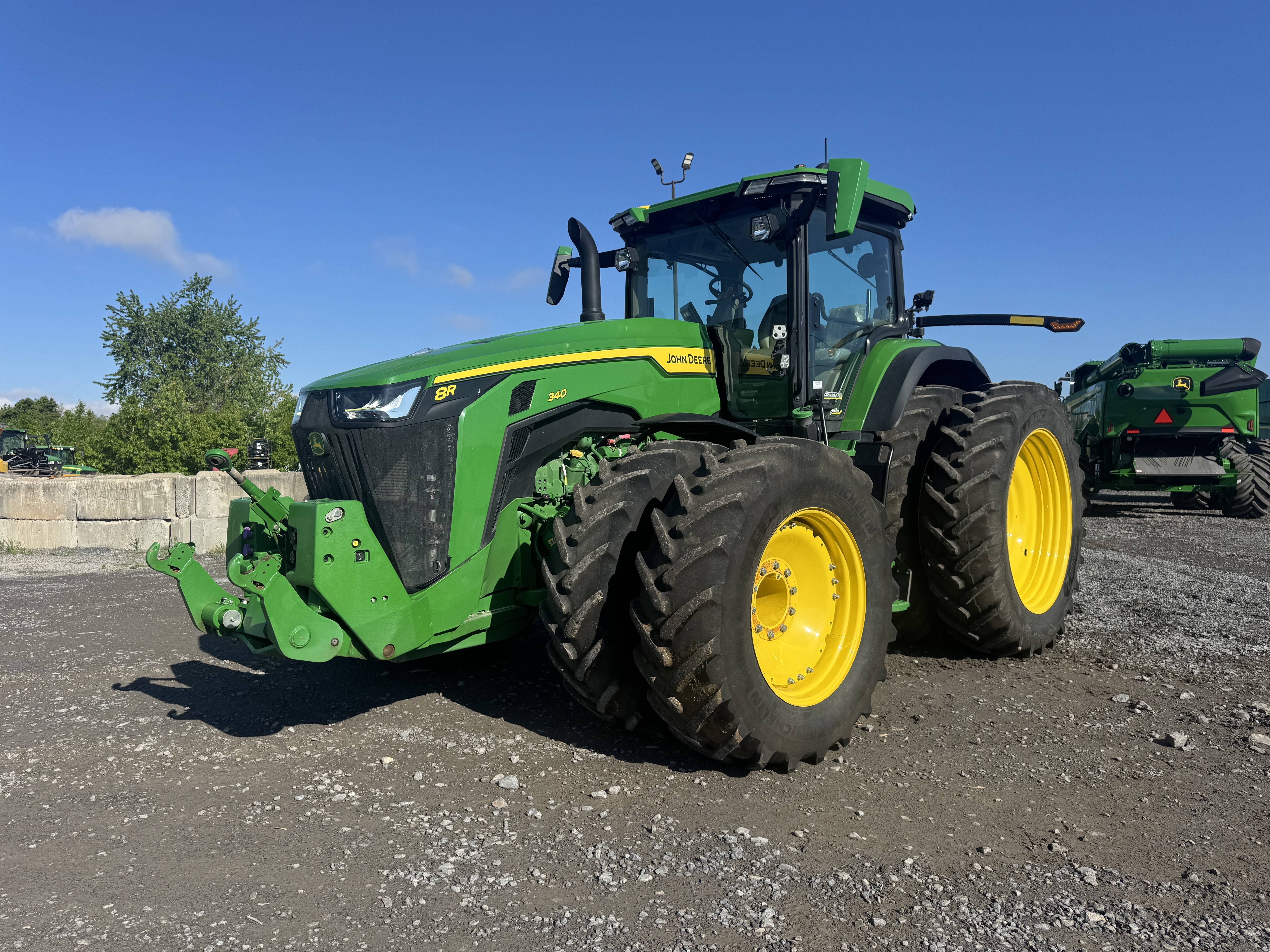John Deere 8R 340 FRT HITCH PTO