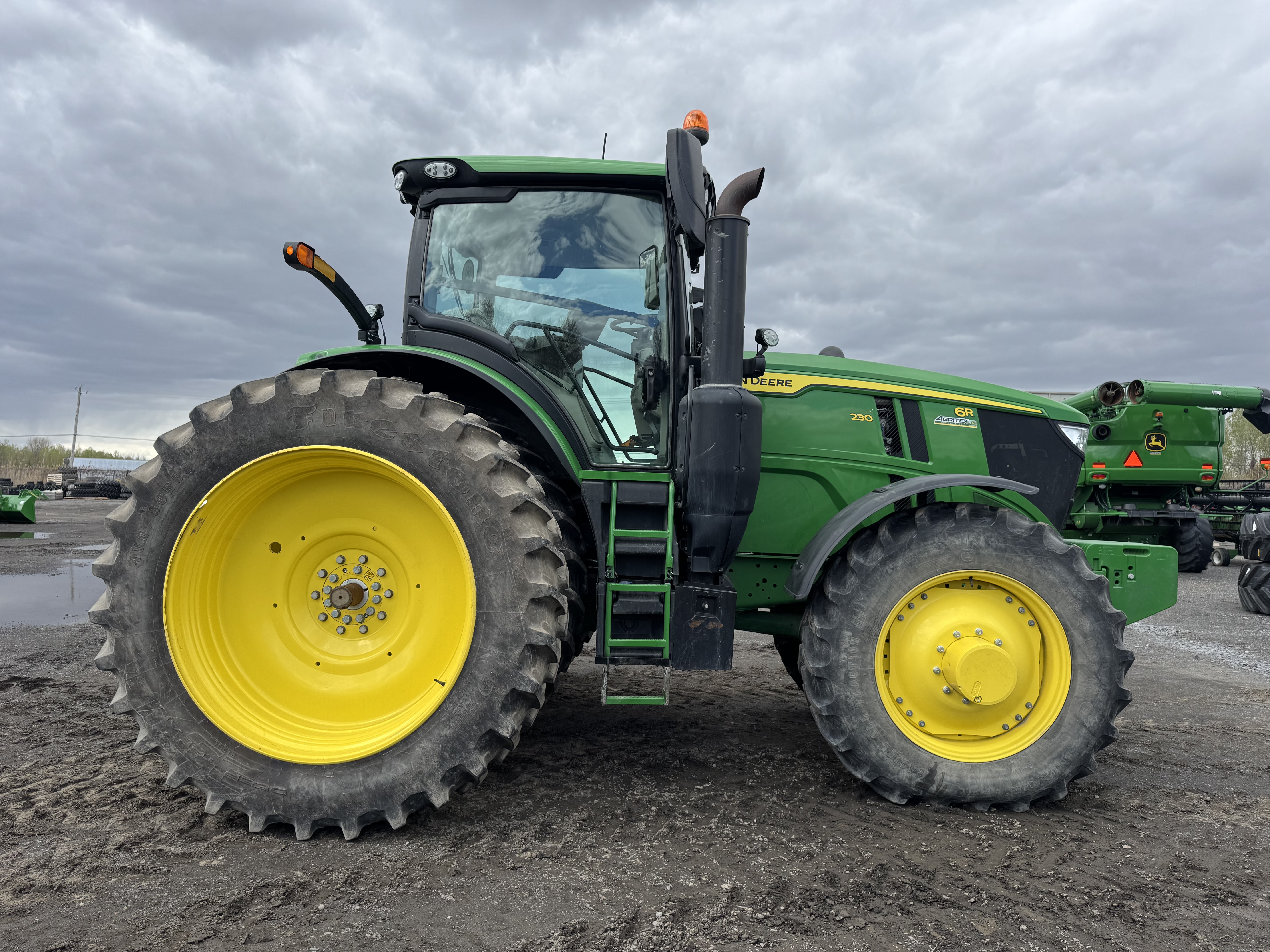 John Deere 6R 230