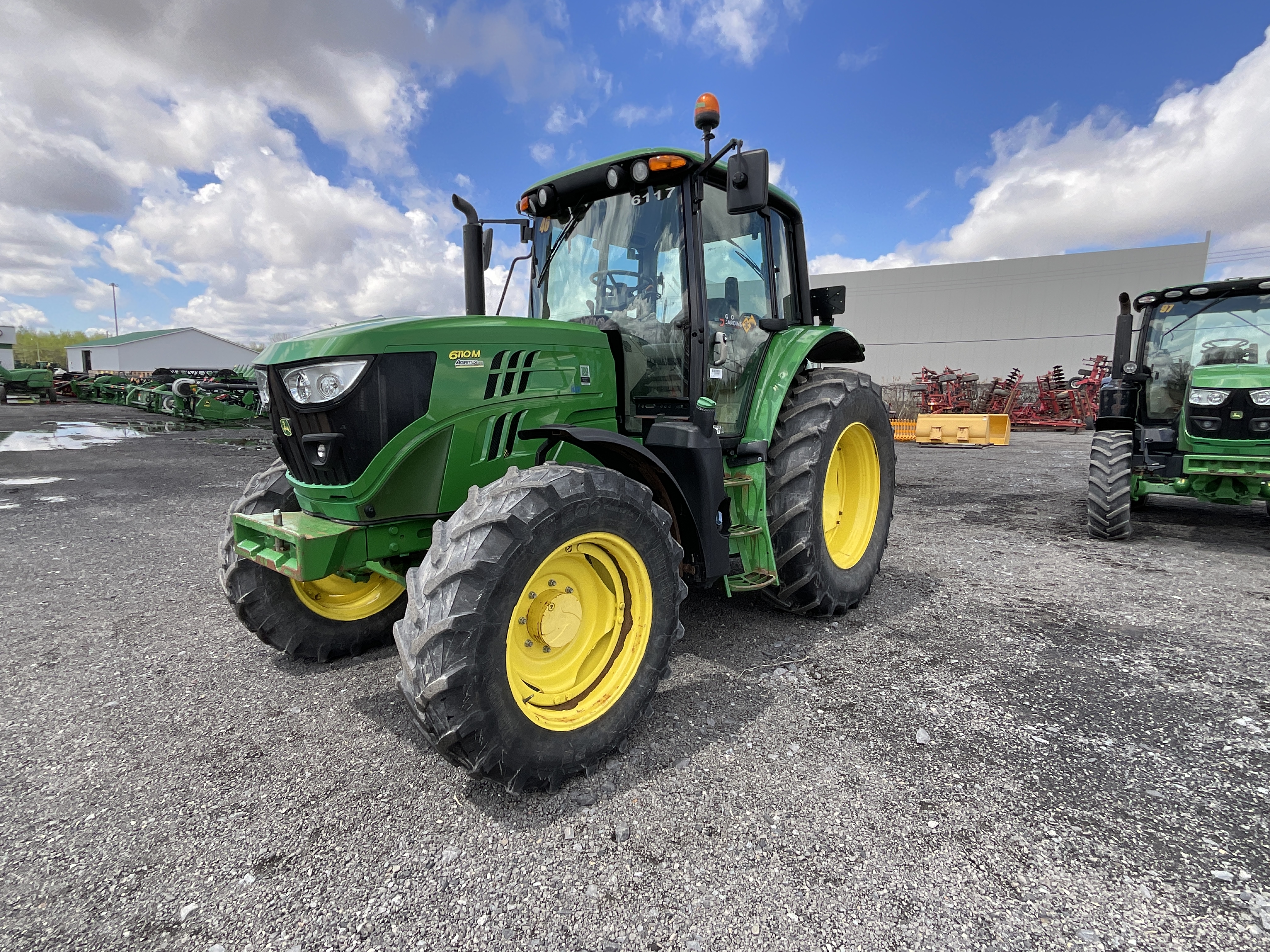 John Deere 6110M