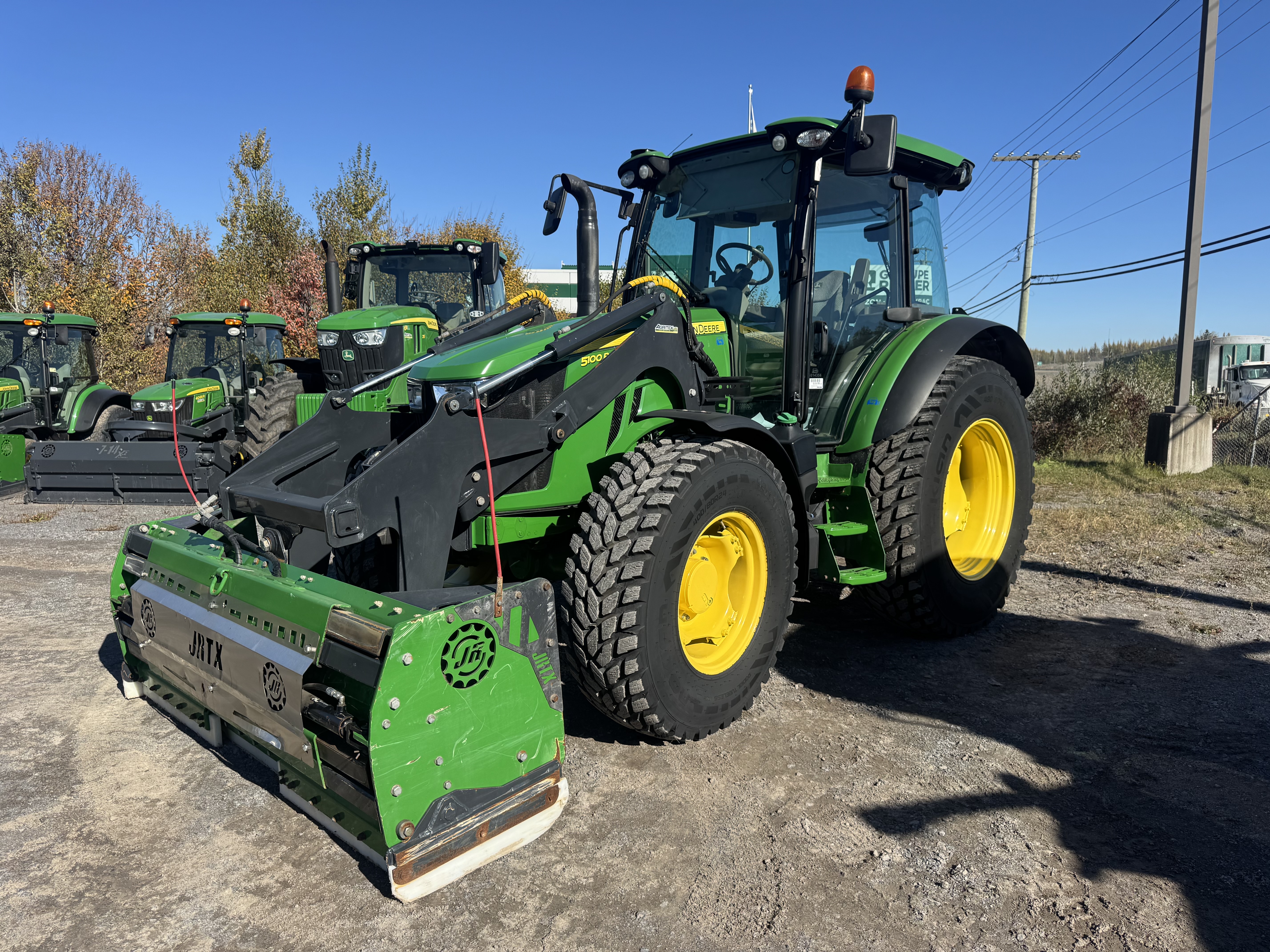 John Deere 5100R NOKIAN GRATTE